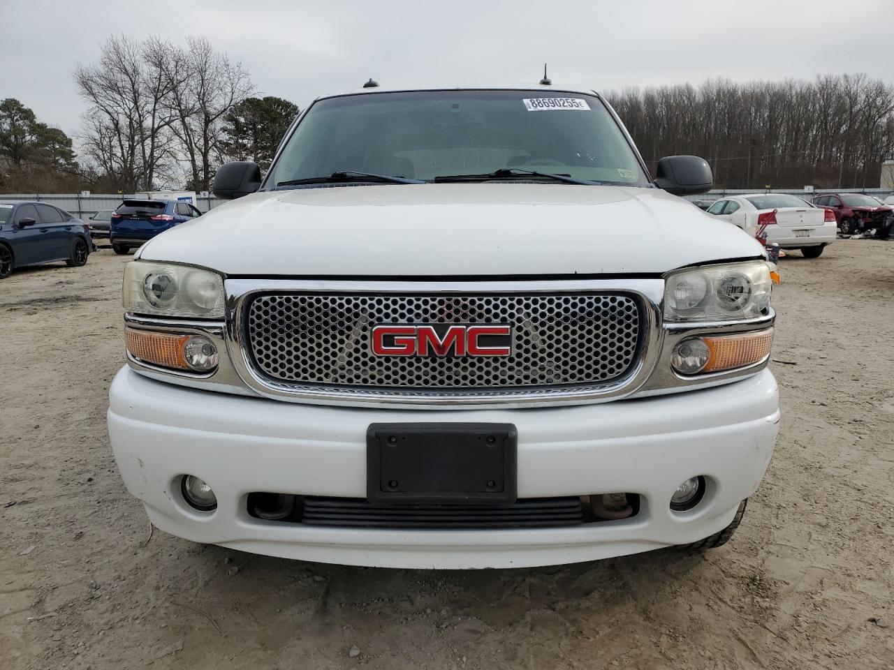 2003 GMC Yukon VIN 1GKEK63UX3J182066 Copart auction photo, front end / minor dent/scratches damage thumbnail 5