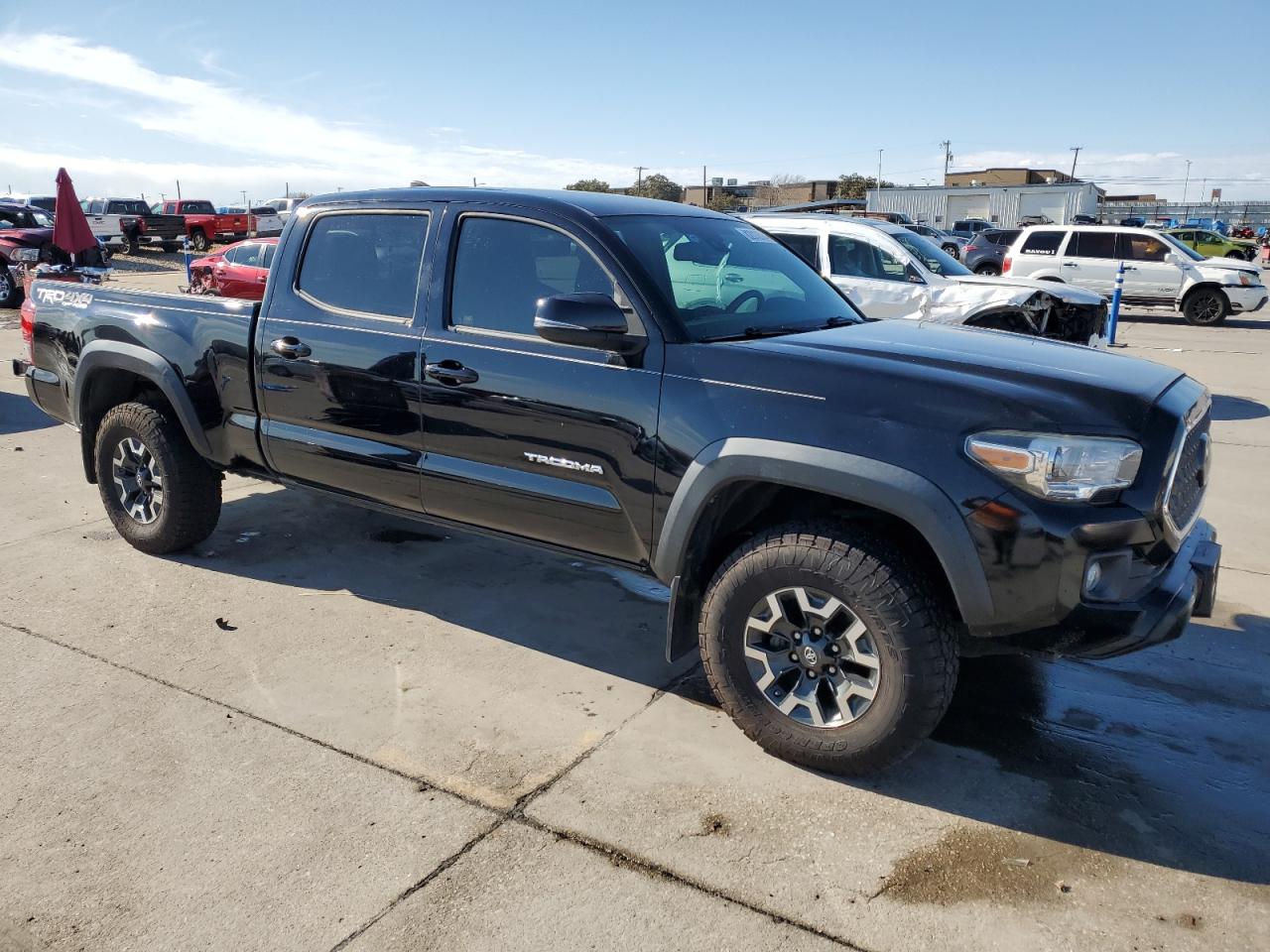 2018 Toyota Tacoma VIN 5TFDZ5BN1JX031165 Copart auction photo, vandalism / minor dent/scratches damage thumbnail 4