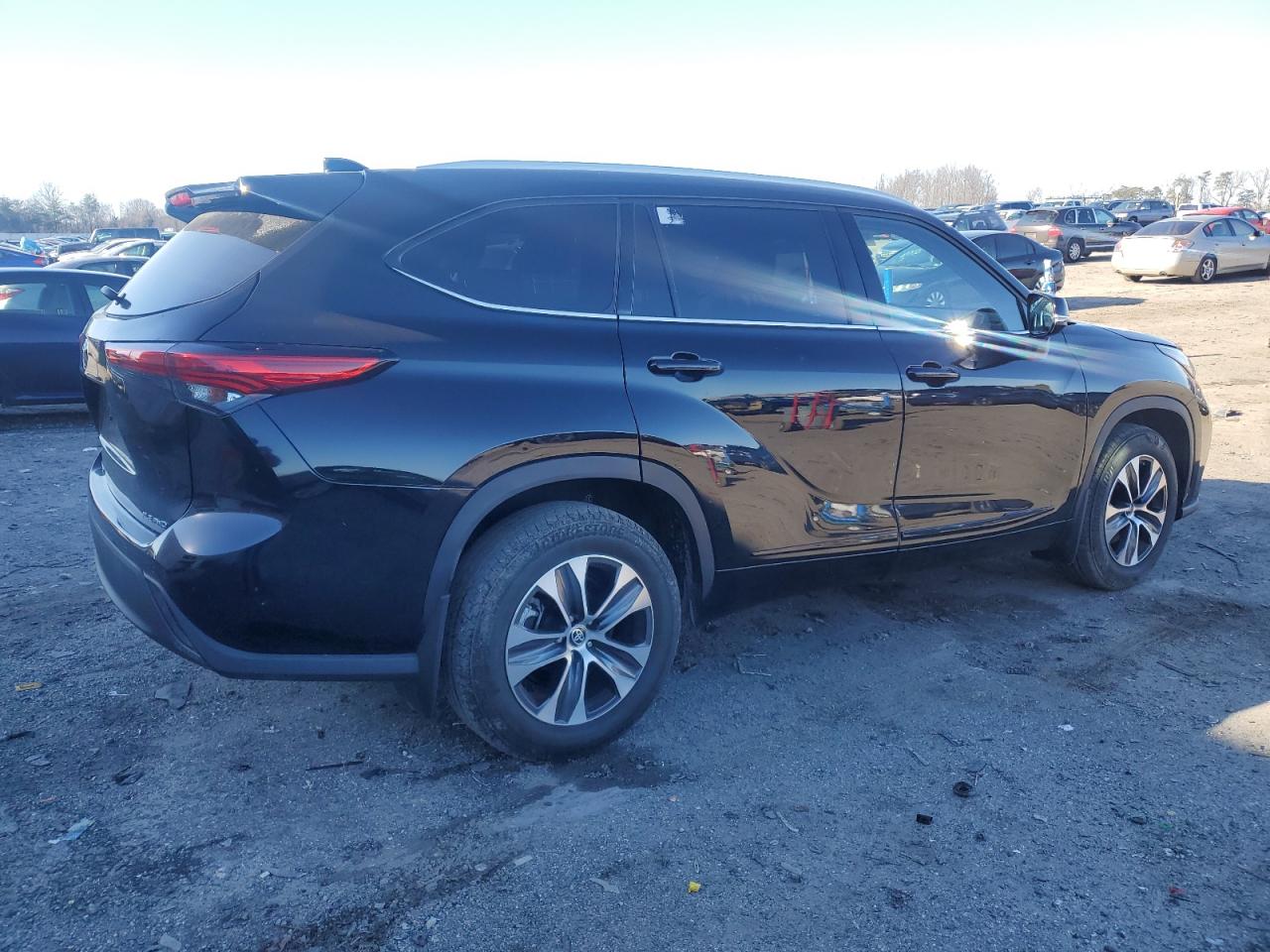 2022 Toyota Highlander VIN 5TDGZRBH6NS195599 Copart auction photo, minor dent/scratches damage thumbnail 3