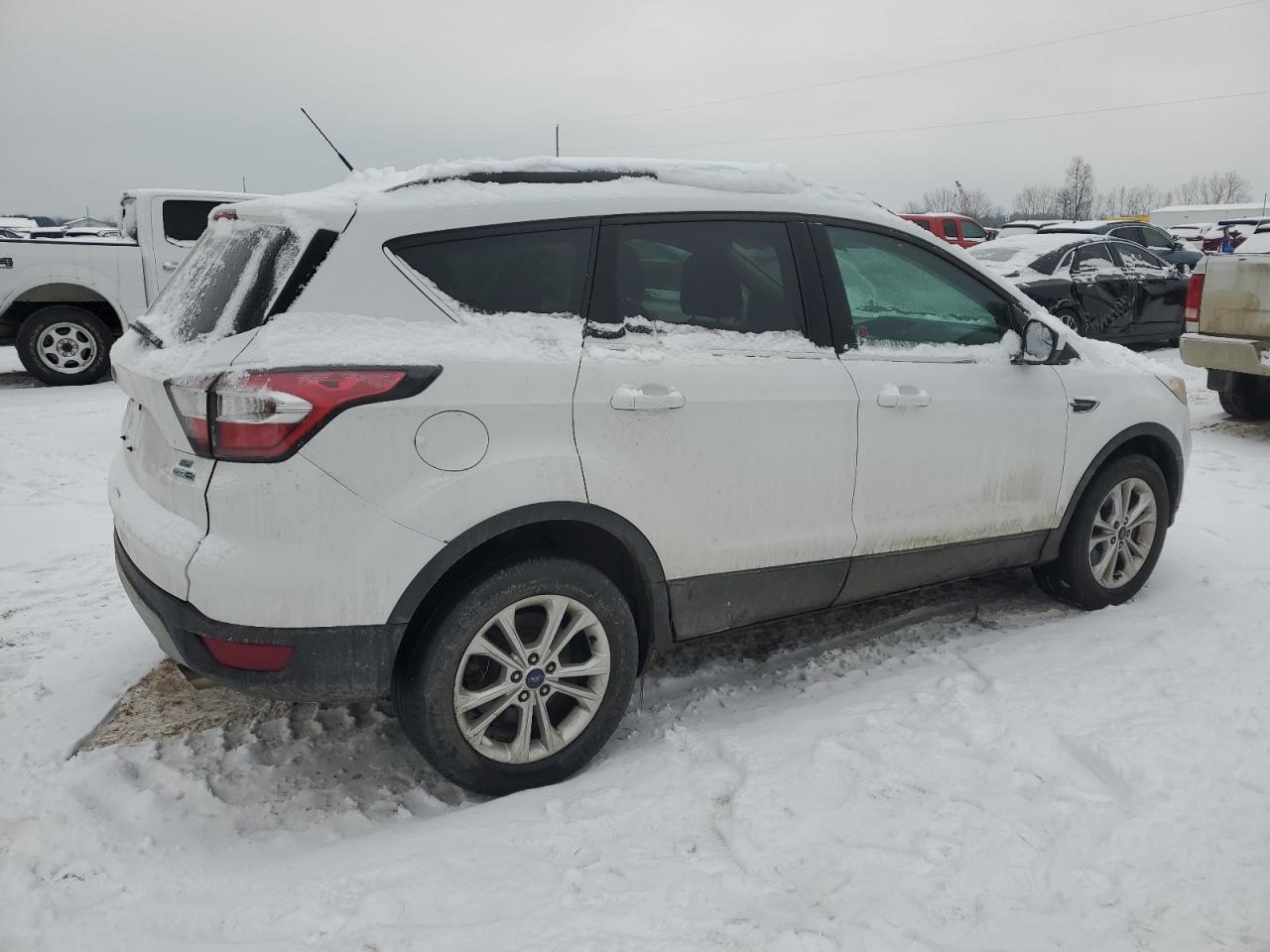 2017 Ford Escape VIN 1FMCU9GD0HUA17122 Copart auction photo, side / front end damage thumbnail 3