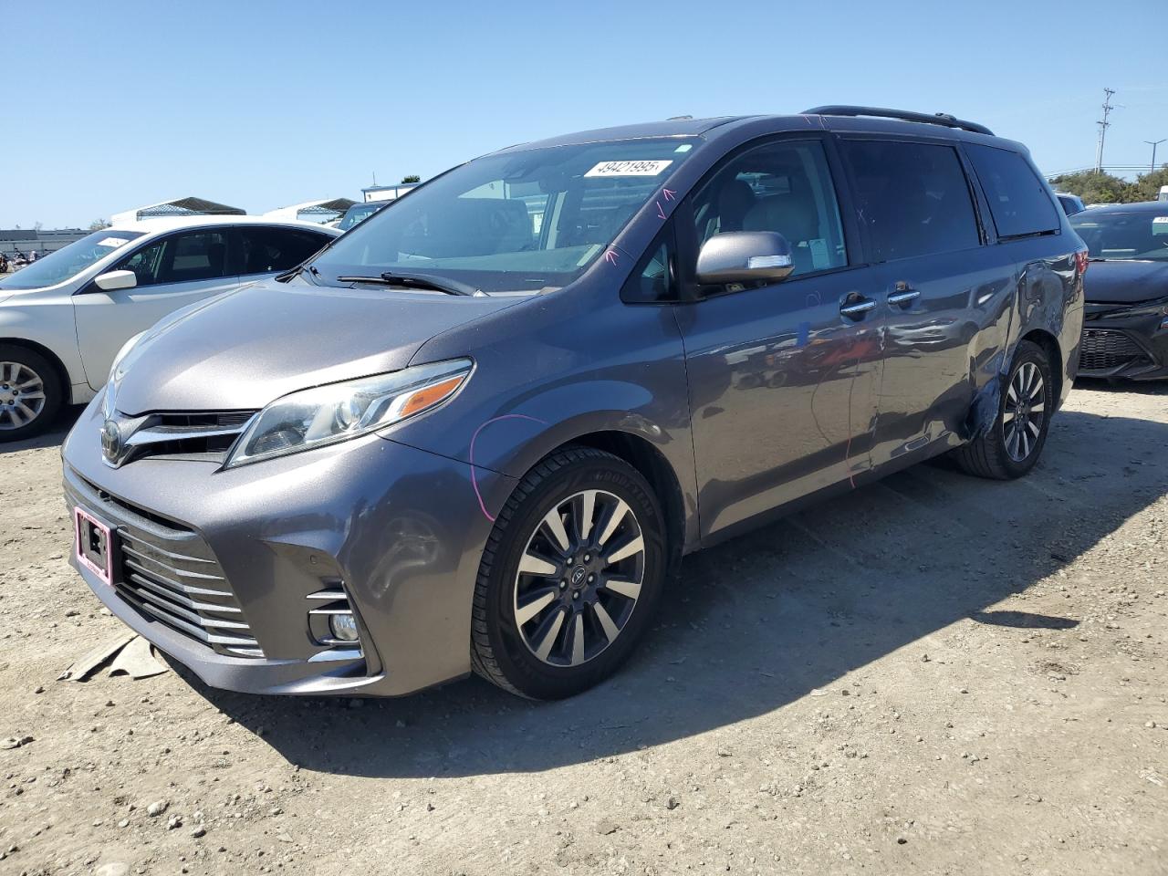 2018 Toyota Sienna VIN 5TDYZ3DC7JS954063 - Copart auction photo
