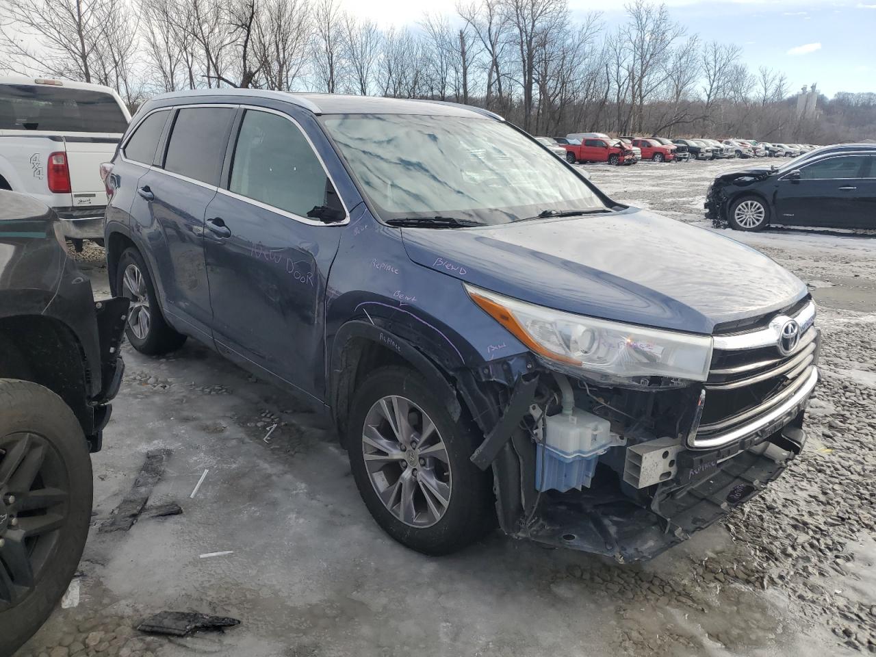 2015 Toyota Highlander VIN 5TDJKRFH3FS094736 Copart auction photo, front end / side damage thumbnail 4