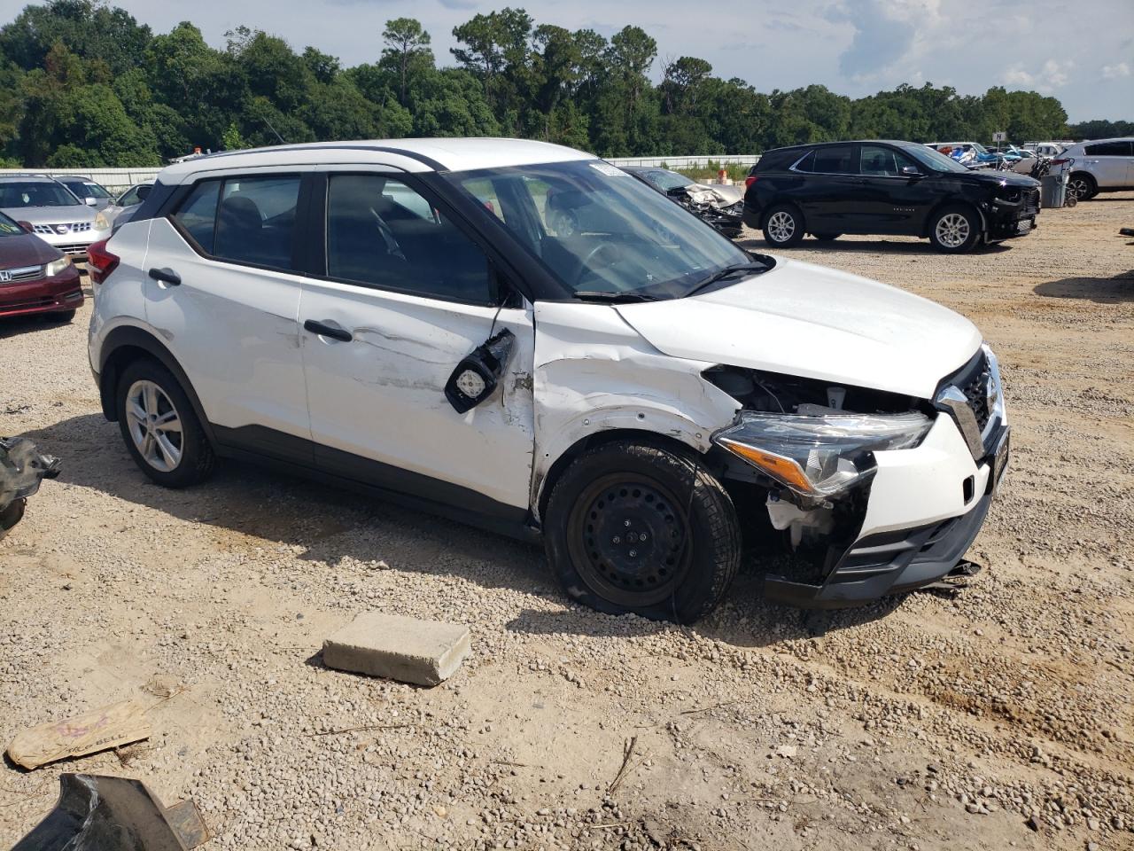 2020 Nissan Kicks VIN 3N1CP5BV7LL570425 Copart auction photo, front end / minor dent/scratches damage thumbnail 4