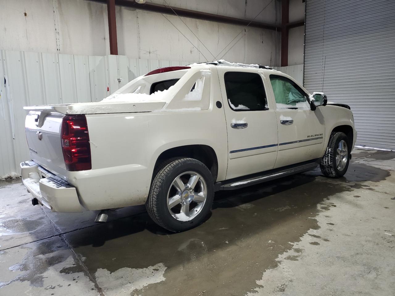 2013 Chevrolet Avalanche VIN 3GNTKGE75DG293943 Copart auction photo, front end damage thumbnail 3