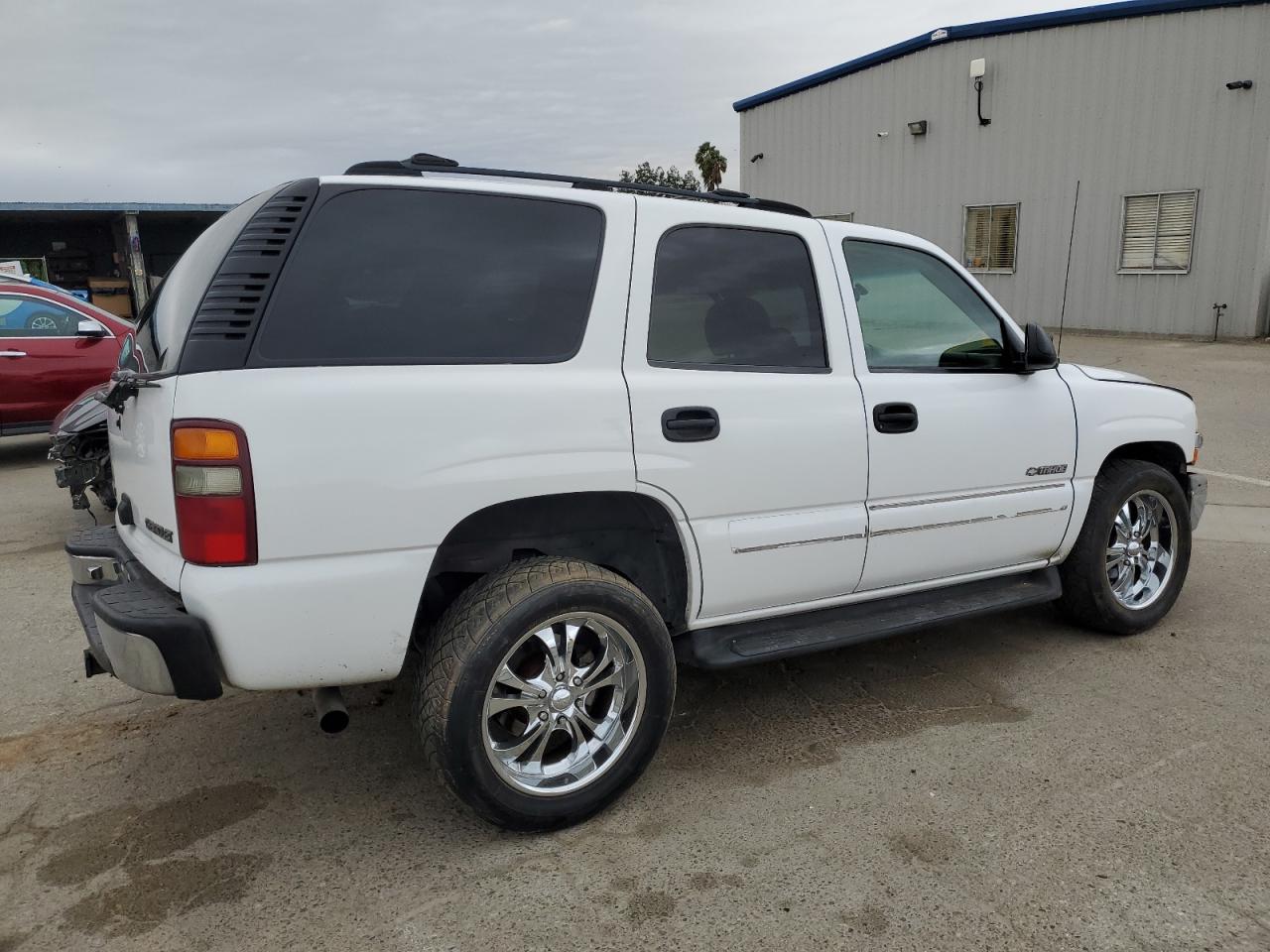 2002 Chevrolet Tahoe VIN 1GNEC13Z32R197071 Copart auction photo, front end / side damage thumbnail 3