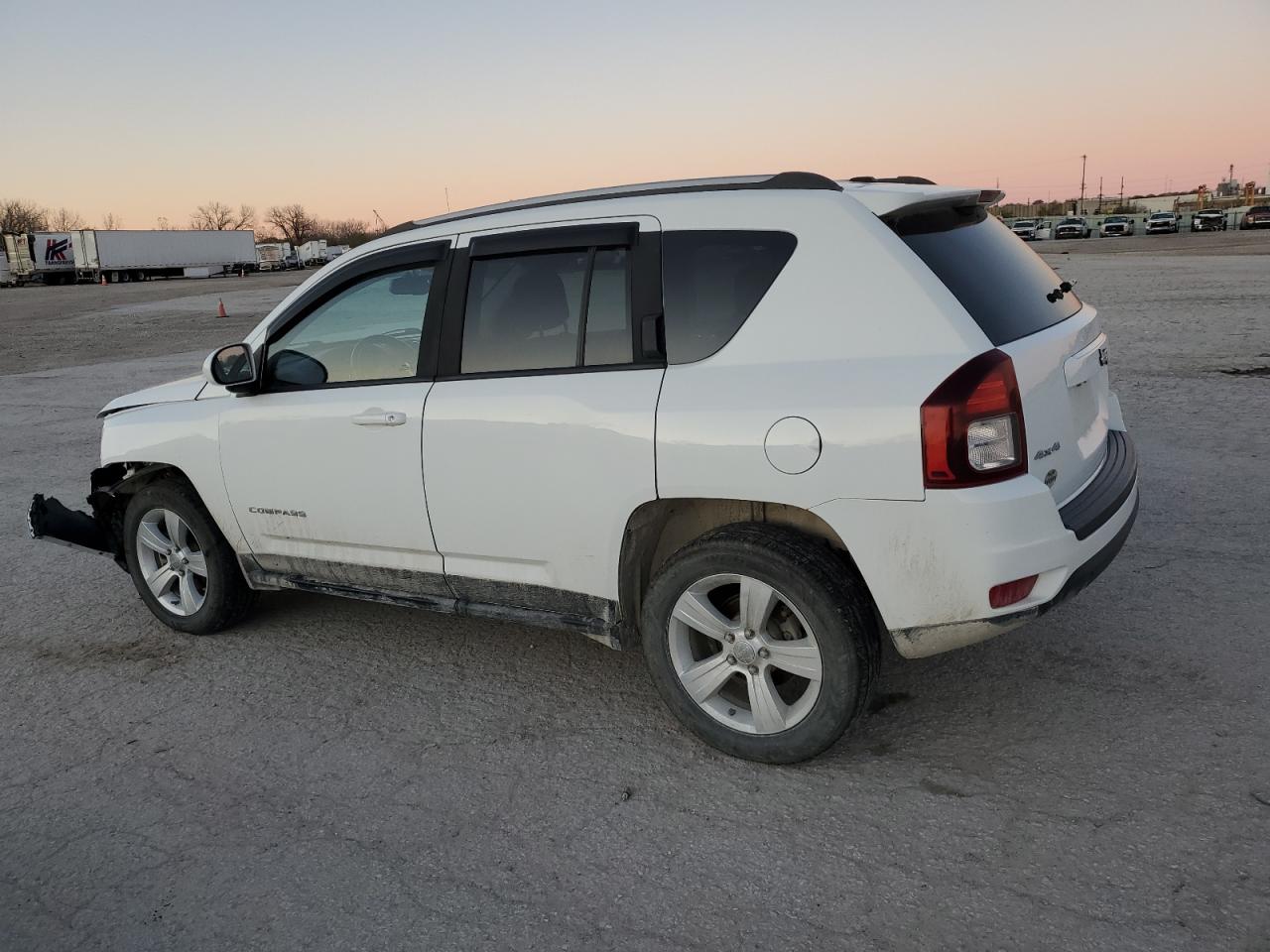 2016 Jeep Compass VIN 1C4NJDEB7GD617144 Copart auction photo, front end / minor dent/scratches damage thumbnail 2