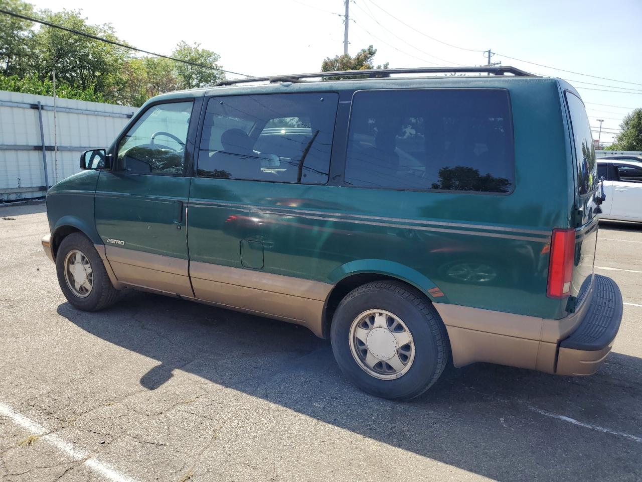 1998 Chevrolet Astro VIN 1GNDM19W8WB200244 Copart auction photo, water/flood damage thumbnail 2