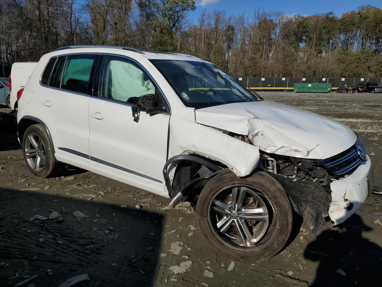 2017 Volkswagen Tiguan VIN WVGUV7AX9HW505028 Copart auction photo, all over / undercarriage damage thumbnail 4