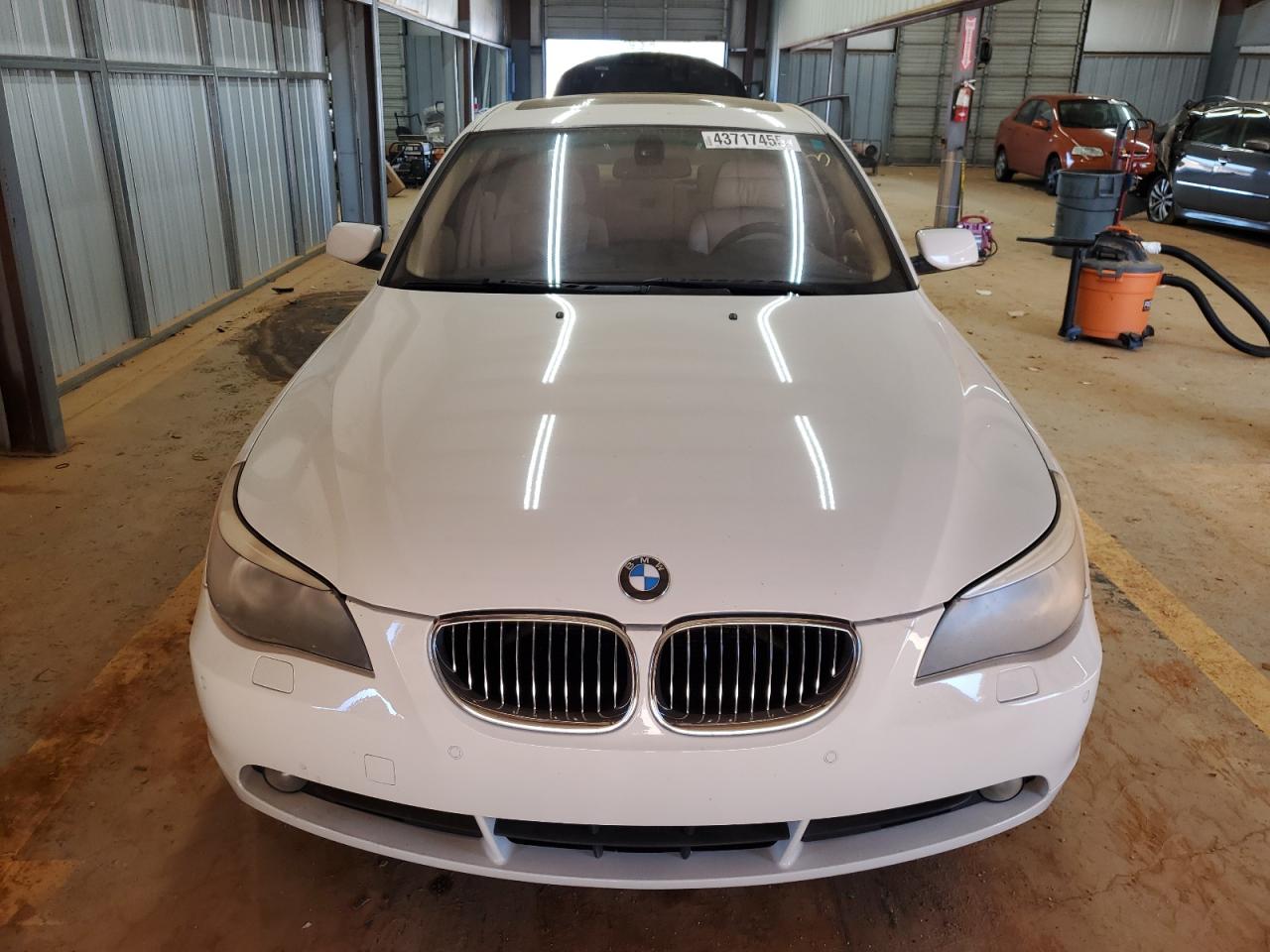 2007 BMW 5er VIN WBANB53507CP04533 Copart auction photo, minor dent/scratches damage thumbnail 5