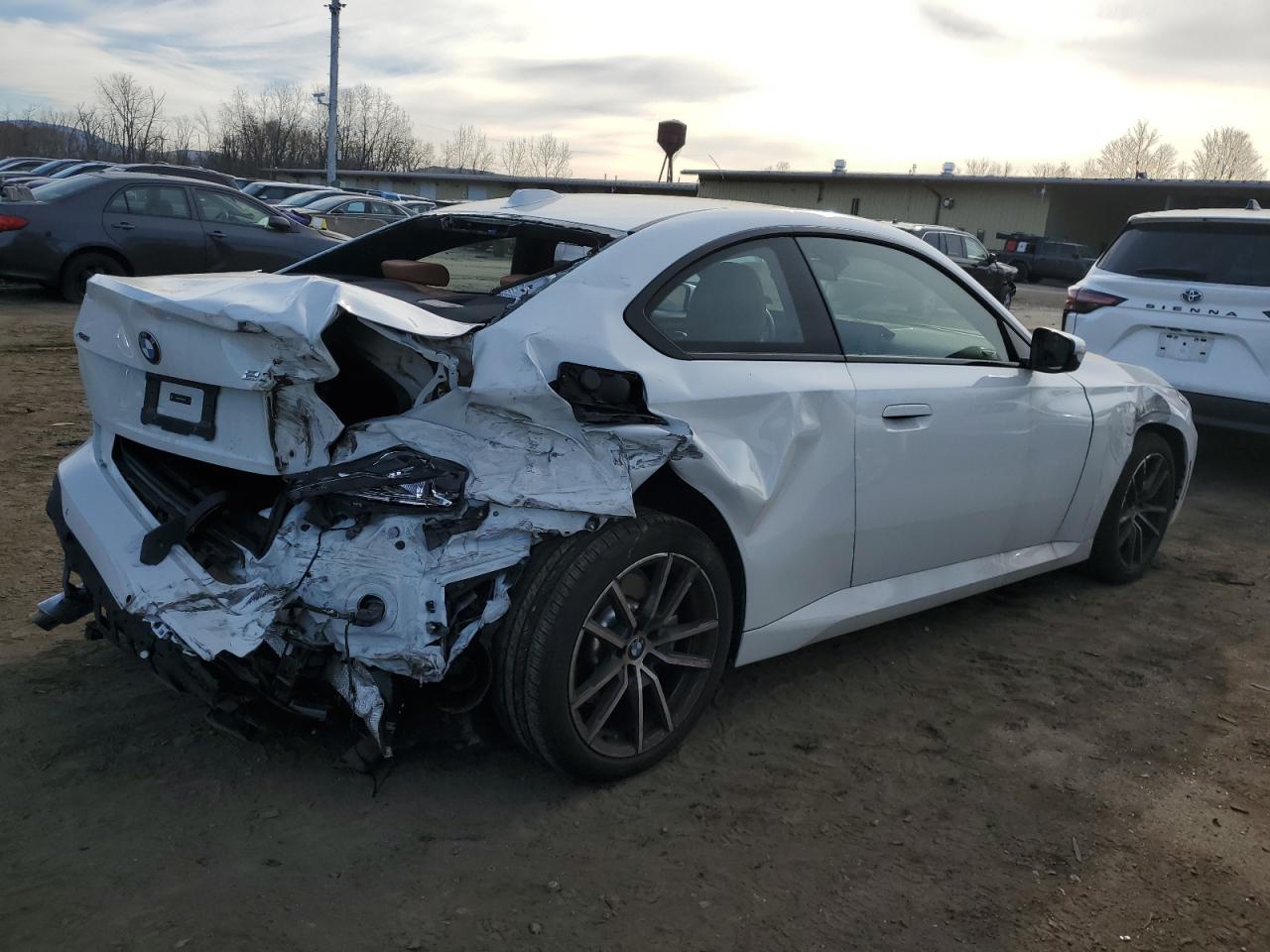 2024 BMW 2er VIN 3MW33CM05R8E02208 Copart auction photo, rear end / minor dent/scratches damage thumbnail 3