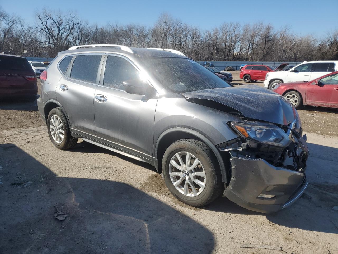 2017 Nissan Rogue VIN KNMAT2MV8HP519040 Copart auction photo, front end / minor dent/scratches damage thumbnail 4
