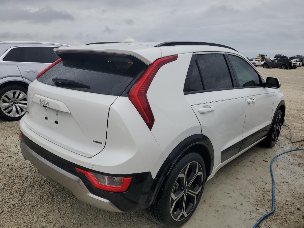 2023 KIA Niro VIN KNDCR3LE7P5041685 Copart auction photo, water/flood damage thumbnail 3