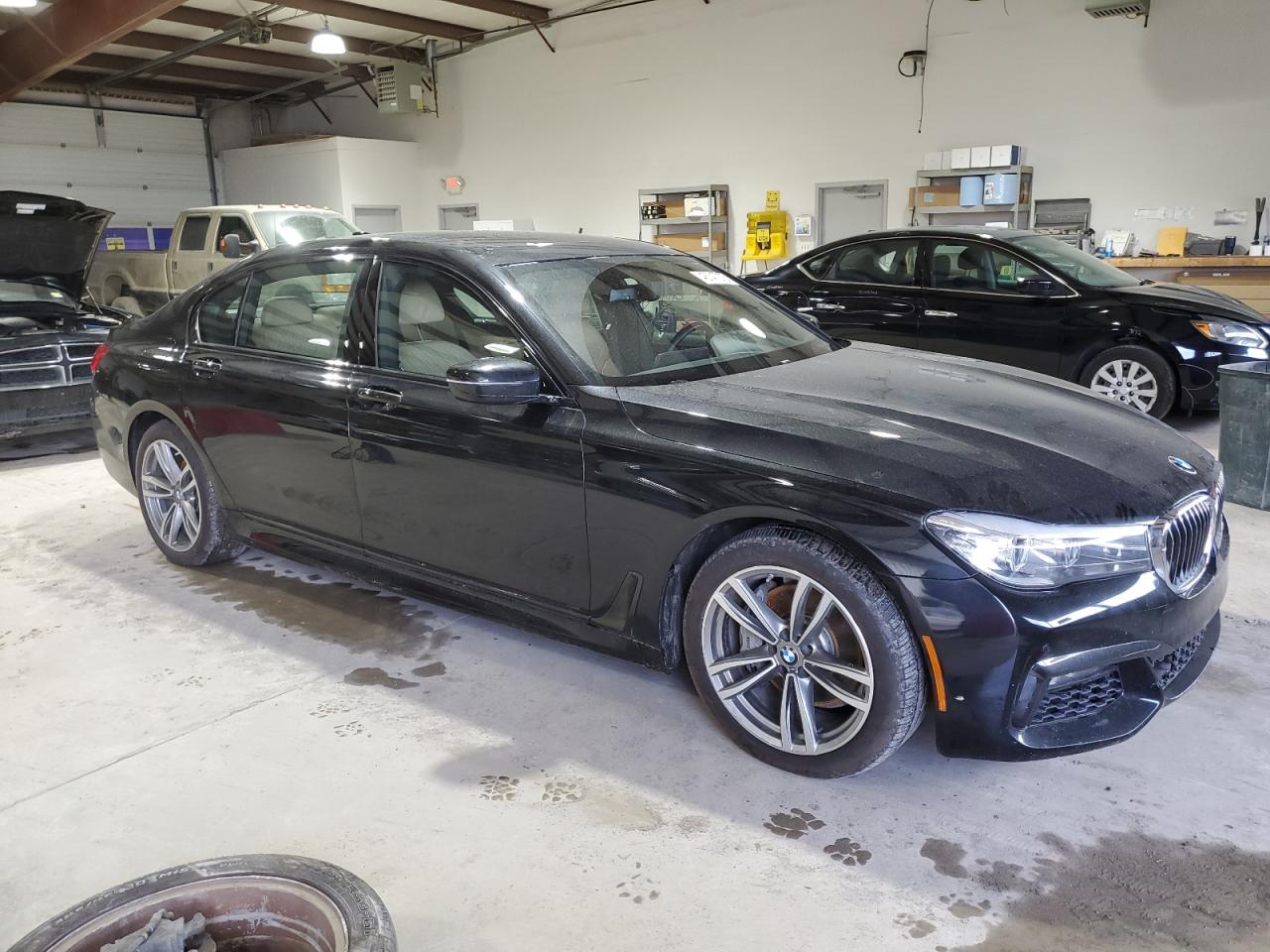 2017 BMW 7er VIN WBA7E4C35HGV23379 Copart auction photo, front end / vandalism damage thumbnail 4