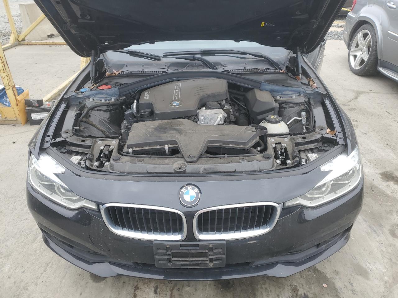 2018 BMW 3er VIN WBA8A3C57JA357581 Copart auction photo, front end / rear end damage thumbnail 11
