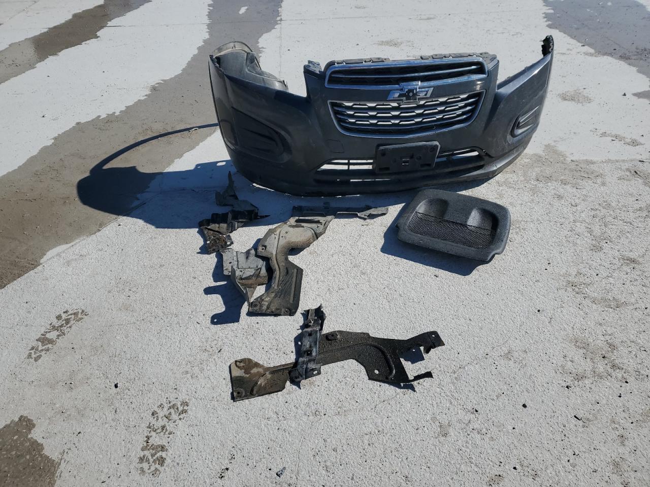 2016 Chevrolet Trax VIN 3GNCJKSB5GL133345 Copart auction photo, front end / hail damage thumbnail 13