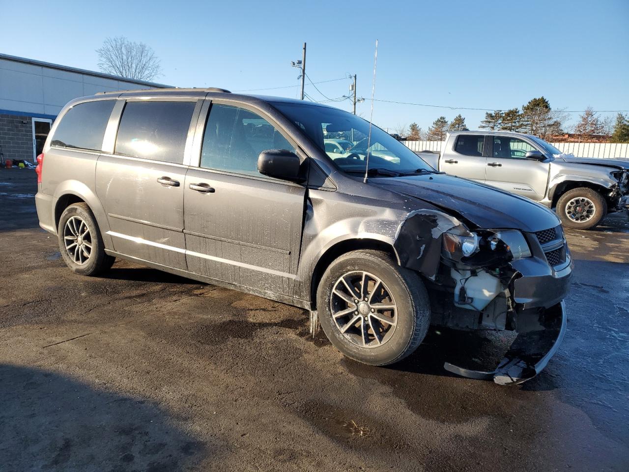 2016 Dodge Caravan VIN 2C4RDGEG0GR376112 Copart auction photo, front end damage thumbnail 4