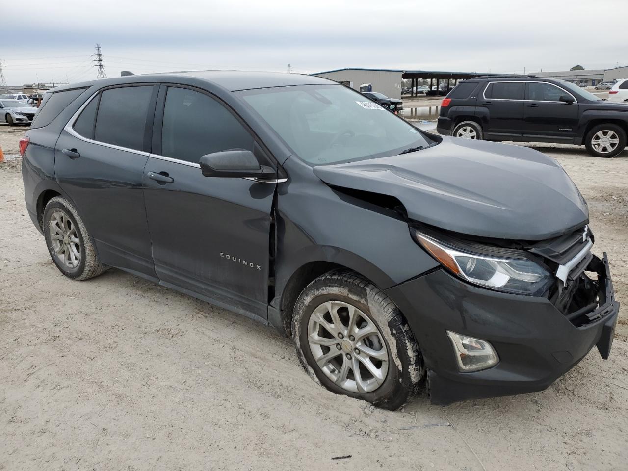 2020 Chevrolet Equinox VIN 2GNAXKEV5L6275964 Copart auction photo, front end / side damage thumbnail 4