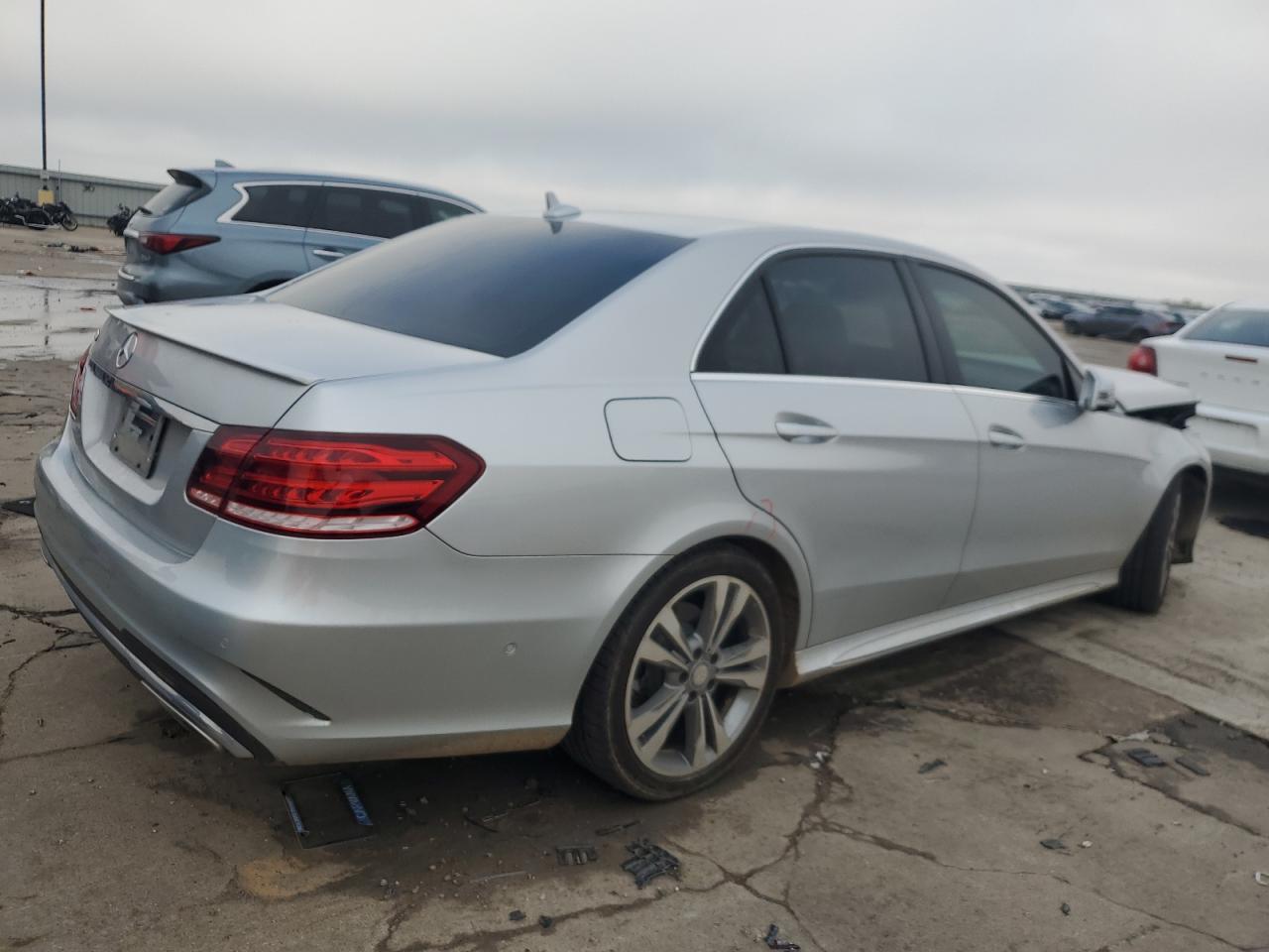 2016 Mercedes-Benz E-klasse VIN WDDHF5KB3GB180608 Copart auction photo, front end damage thumbnail 3