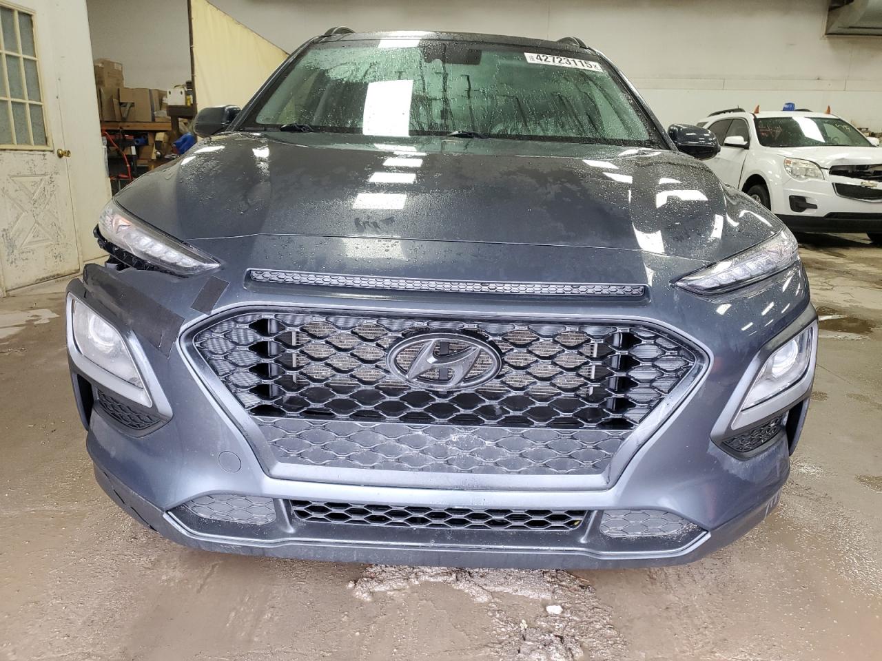 2020 Hyundai Kona VIN KM8K2CAA2LU564883 Copart auction photo, side / front end damage thumbnail 5