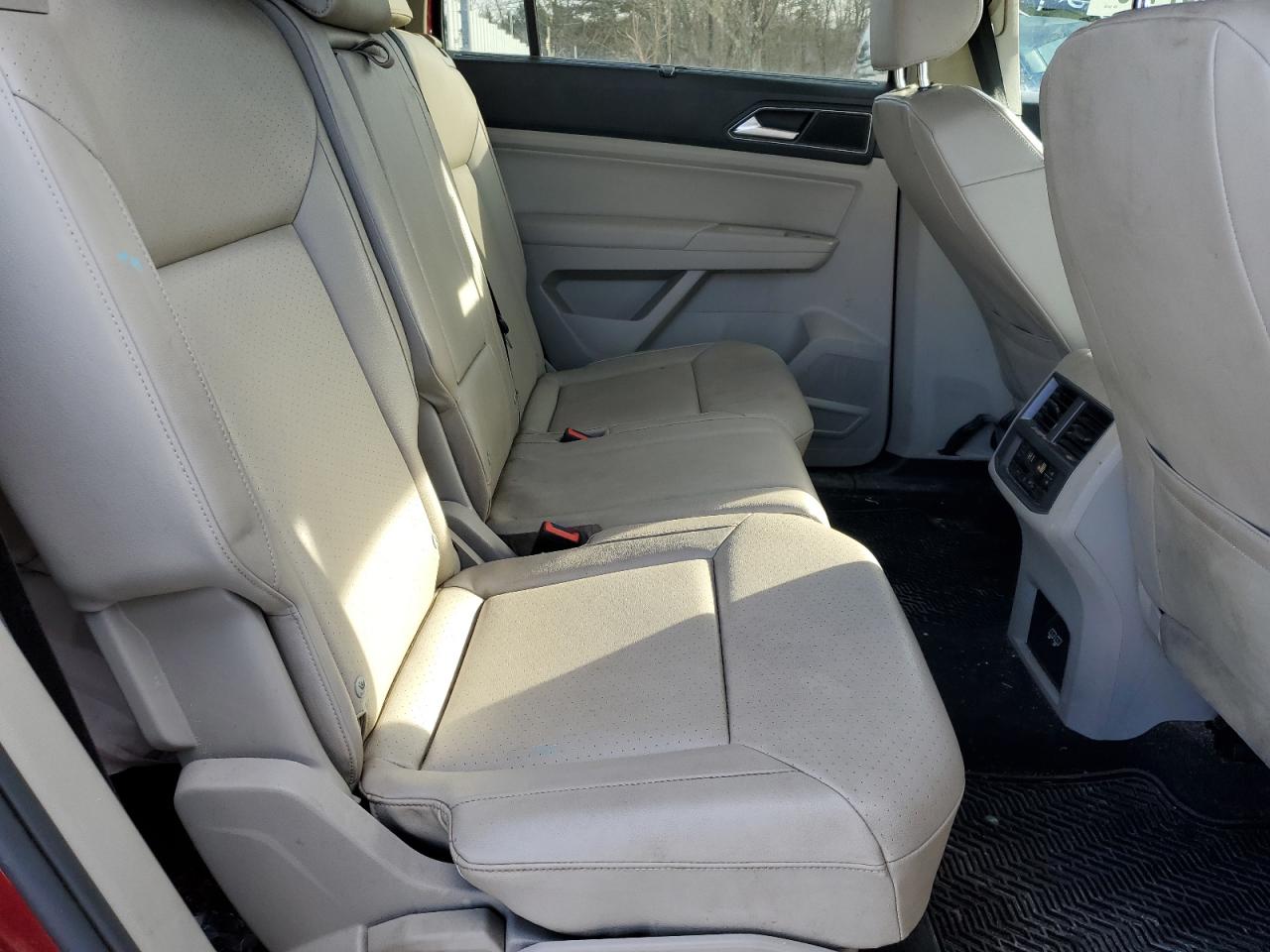 2018 Volkswagen Atlas VIN 1V2RR2CA2JC581285 Copart auction photo, undercarriage / side damage thumbnail 11