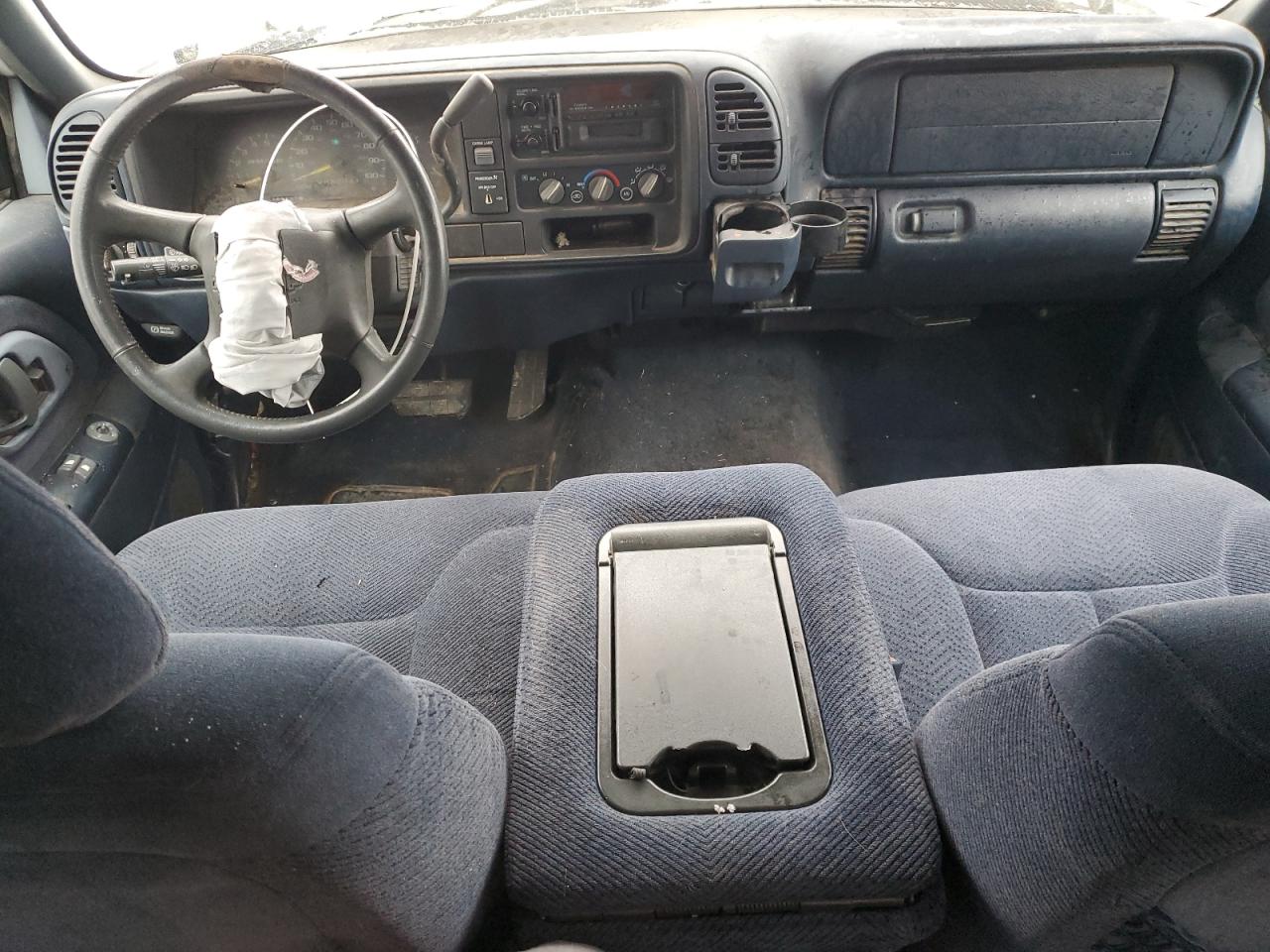1998 Chevrolet Silverado VIN 1GCEC19M5WE215779 Copart auction photo, front end / side damage thumbnail 8