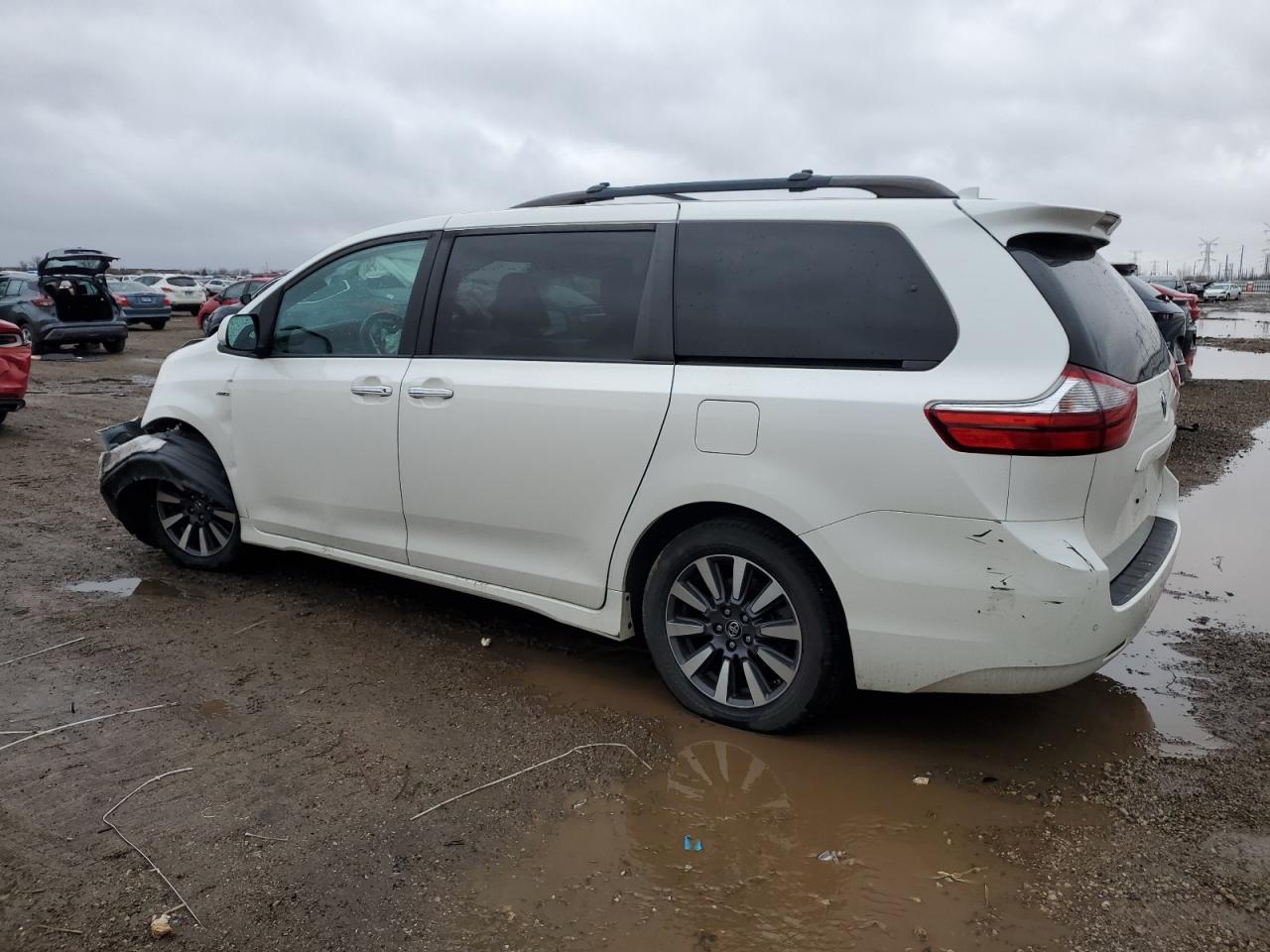 2019 Toyota Sienna VIN 5TDDZ3DC0KS224611 Copart auction photo, front end / minor dent/scratches damage thumbnail 2