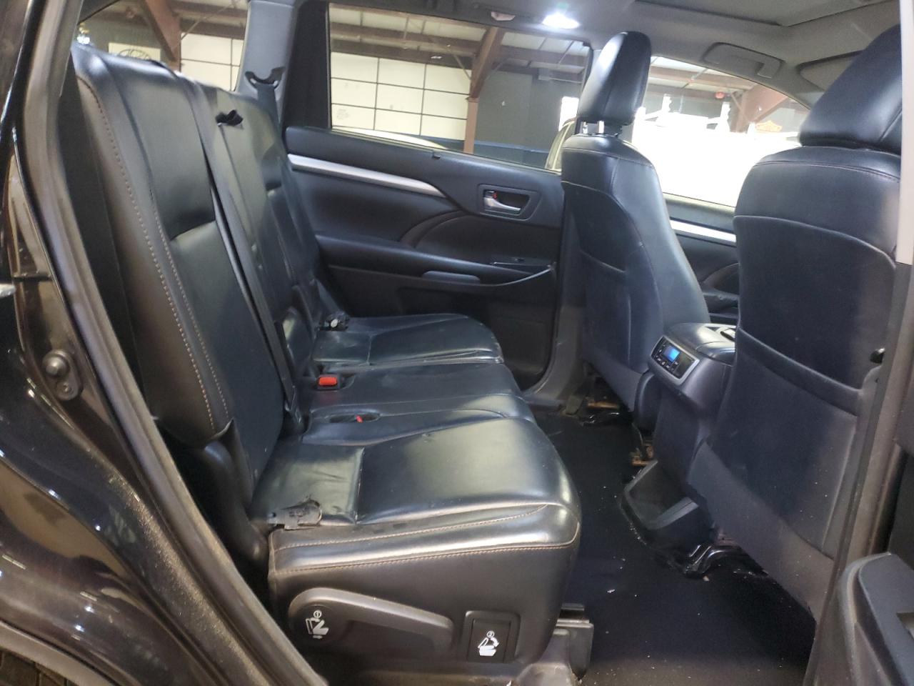 2016 Toyota Highlander VIN 5TDJKRFH1GS340569 Copart auction photo, front end damage thumbnail 11