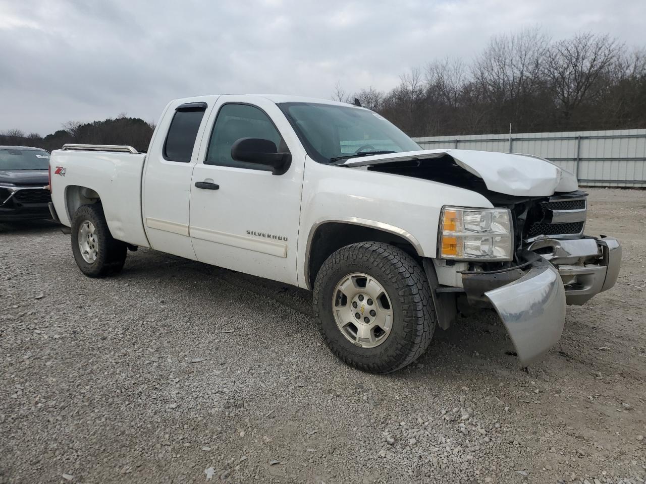 2013 Chevrolet Silverado VIN 1GCRKSE74DZ172097 Copart auction photo, front end / rear end damage thumbnail 4
