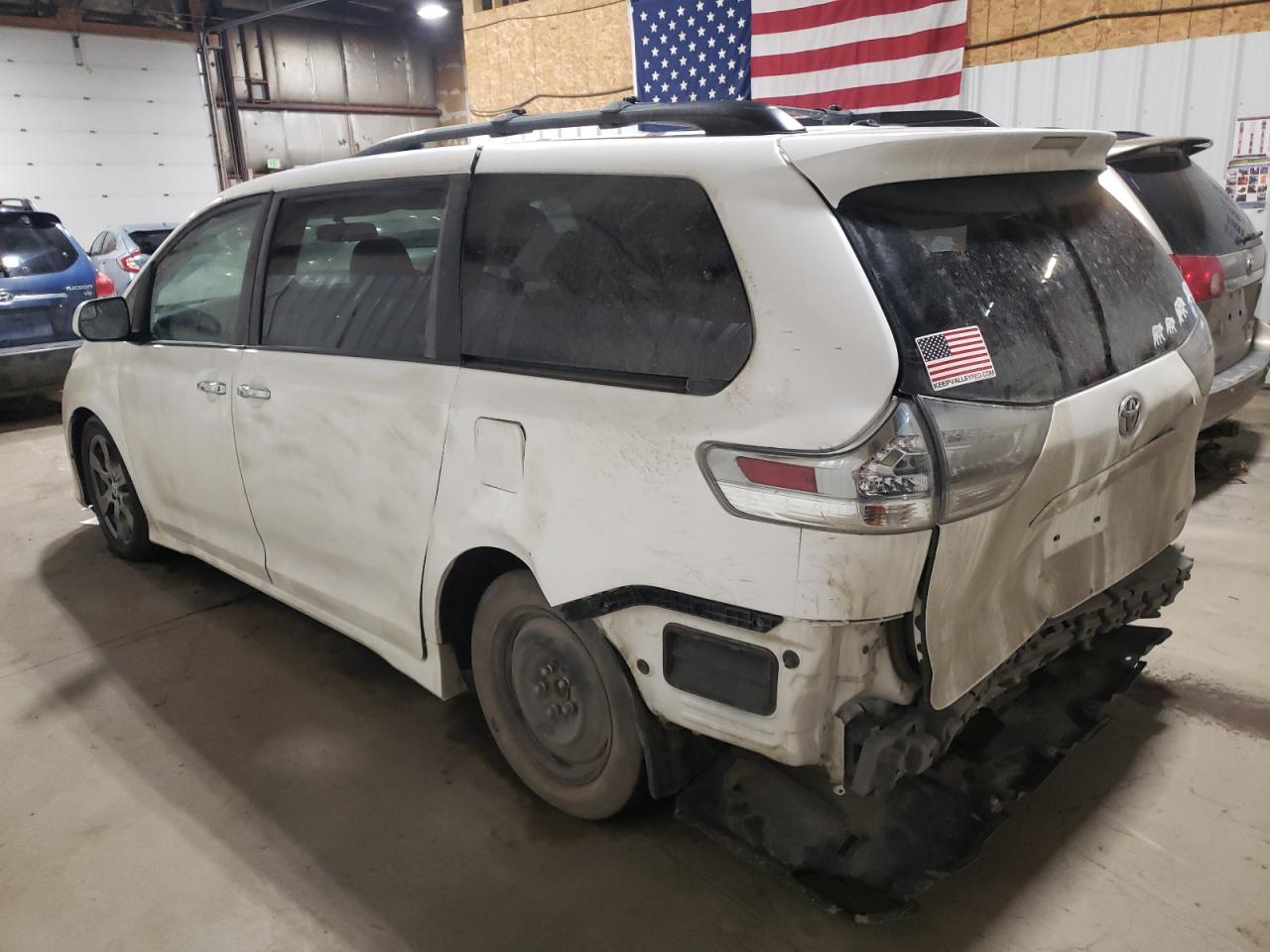 2017 Toyota Sienna VIN 5TDXZ3DCXHS800212 Copart auction photo, rear end damage thumbnail 2