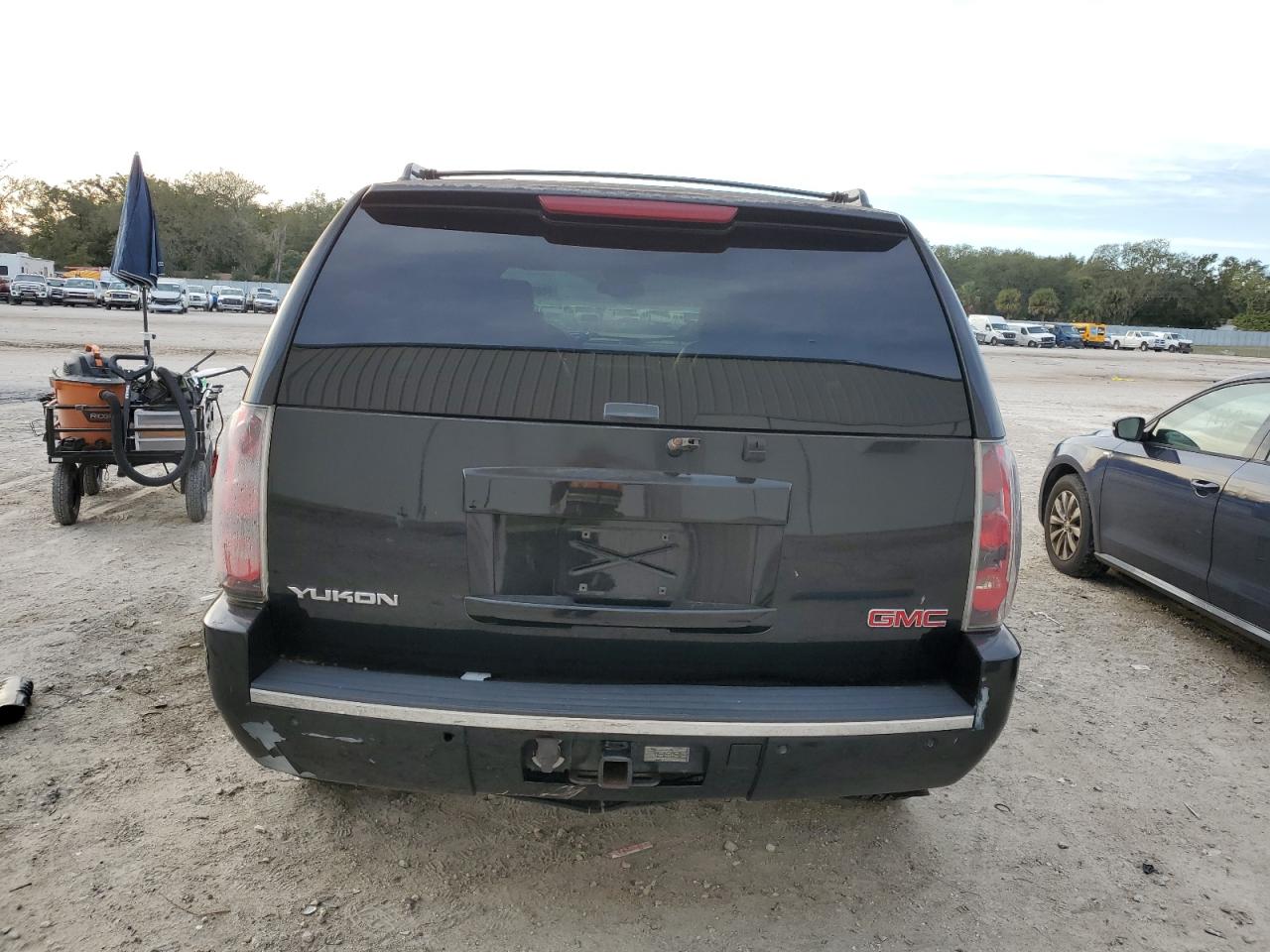 2007 GMC Yukon VIN 1GKFK63877J290951 Copart auction photo, front end damage thumbnail 6
