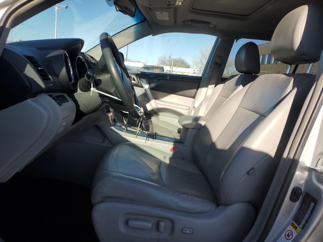 2013 Toyota Highlander VIN 5TDBK3EHXDS205038 Copart auction photo, side / front end damage thumbnail 7