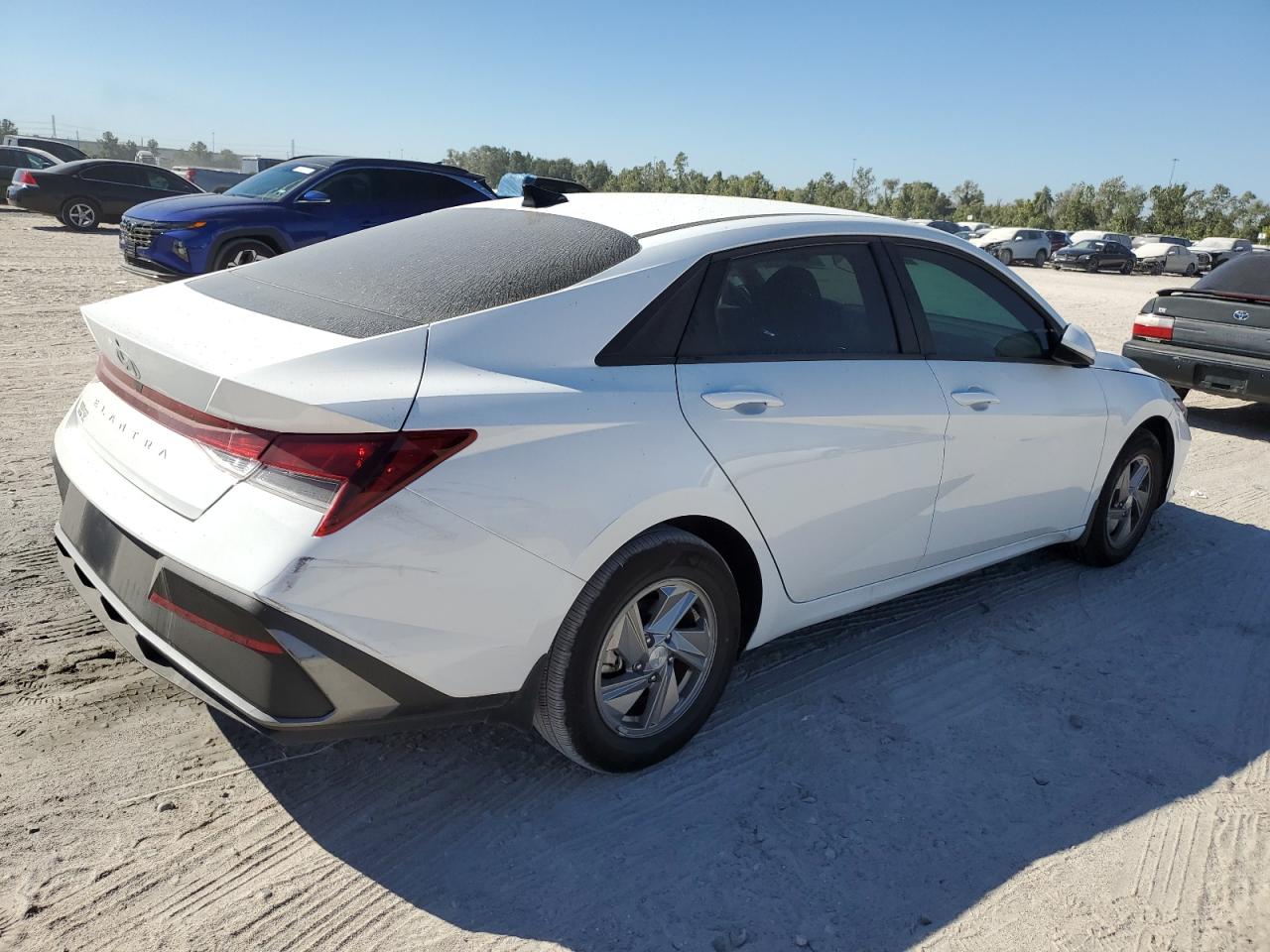 2024 Hyundai Elantra VIN KMHLL4DG7RU790532 Copart auction photo, side / front end damage thumbnail 3