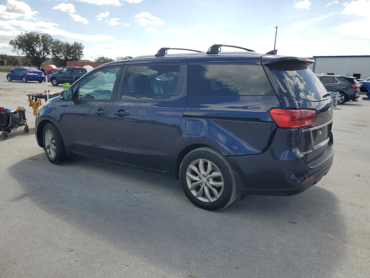 2020 KIA Sedona VIN KNDMB5C18L6575199 Copart auction photo, side / rear end damage thumbnail 2
