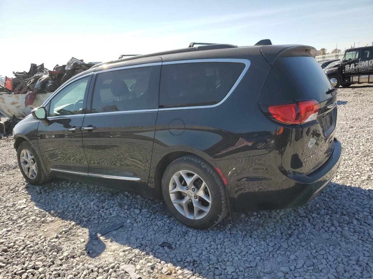 2017 Chrysler Pacifica VIN 2C4RC1BG3HR635505 Copart auction photo, front end damage thumbnail 2