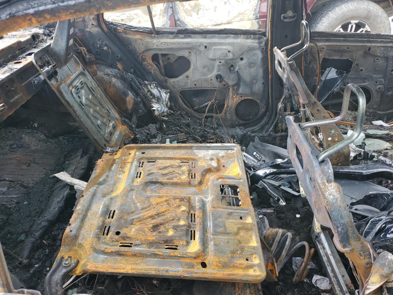 2018 Toyota Camry VIN 4T1B11HK0JU032986 Copart auction photo, burn damage thumbnail 11