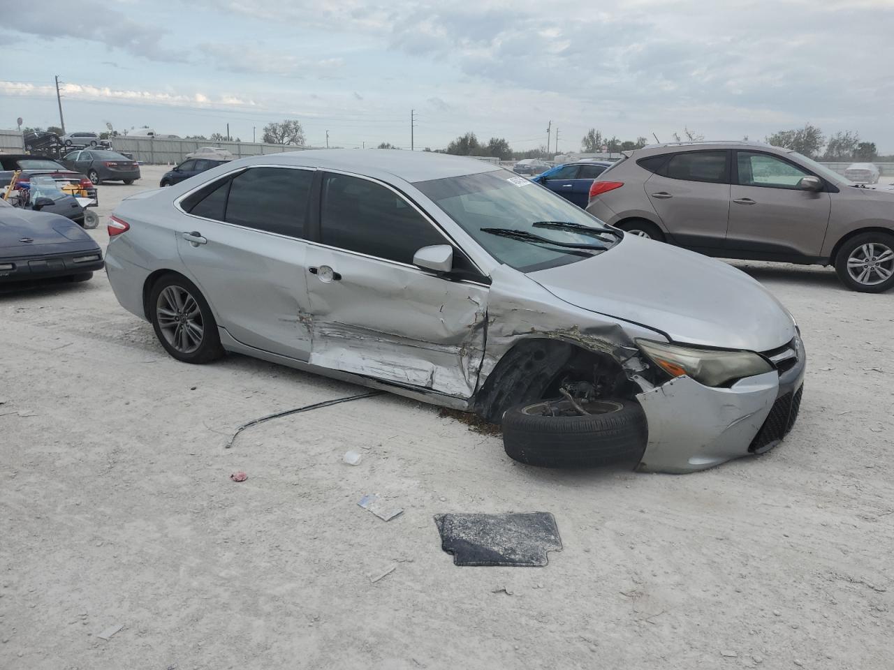 2017 Toyota Camry VIN 4T1BF1FK3HU619598 Copart auction photo, side / front end damage thumbnail 4