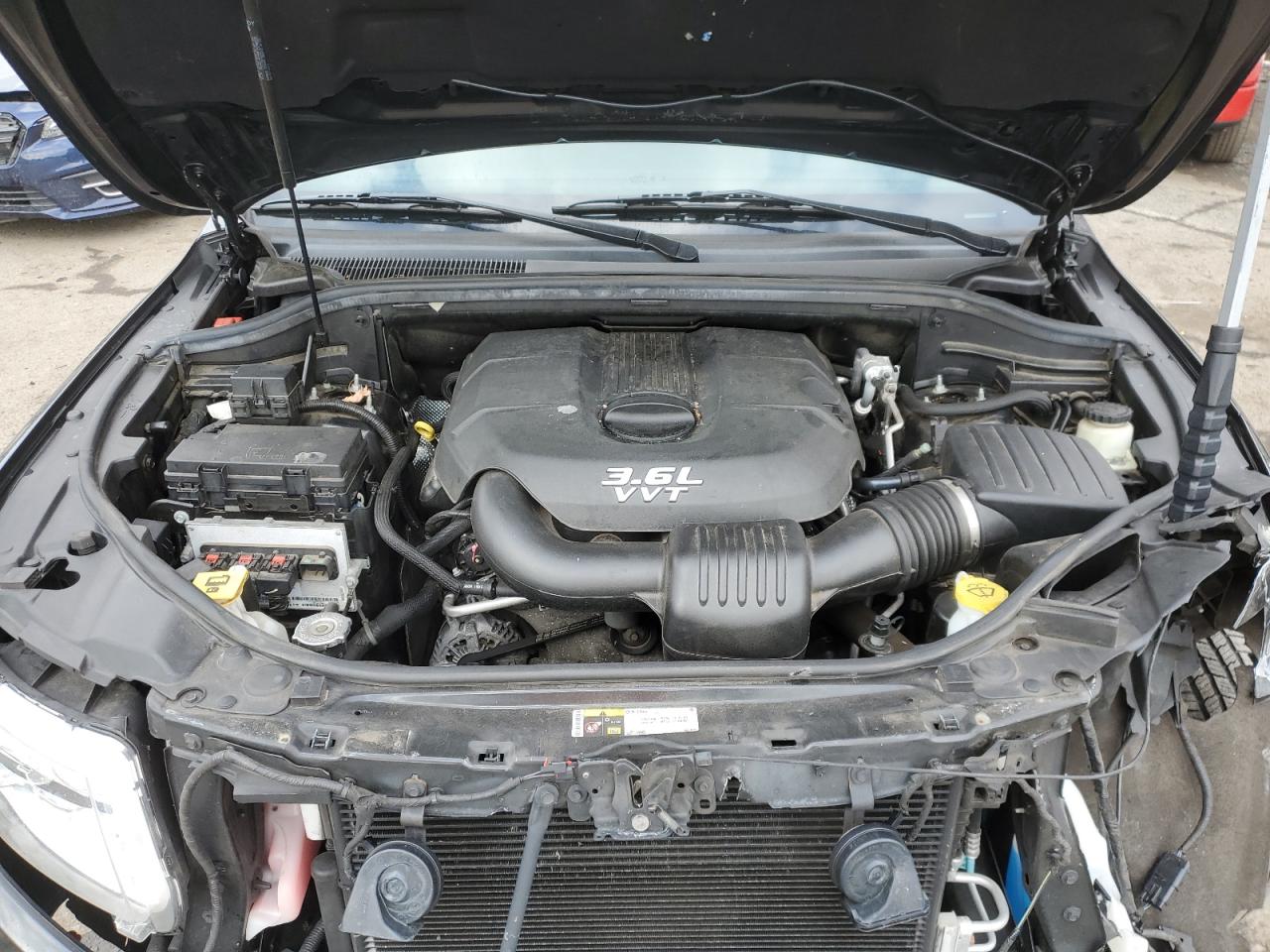 2013 Jeep Grand Cherokee VIN 1C4RJFAG8DC648418 Copart auction photo, front end / minor dent/scratches damage thumbnail 13