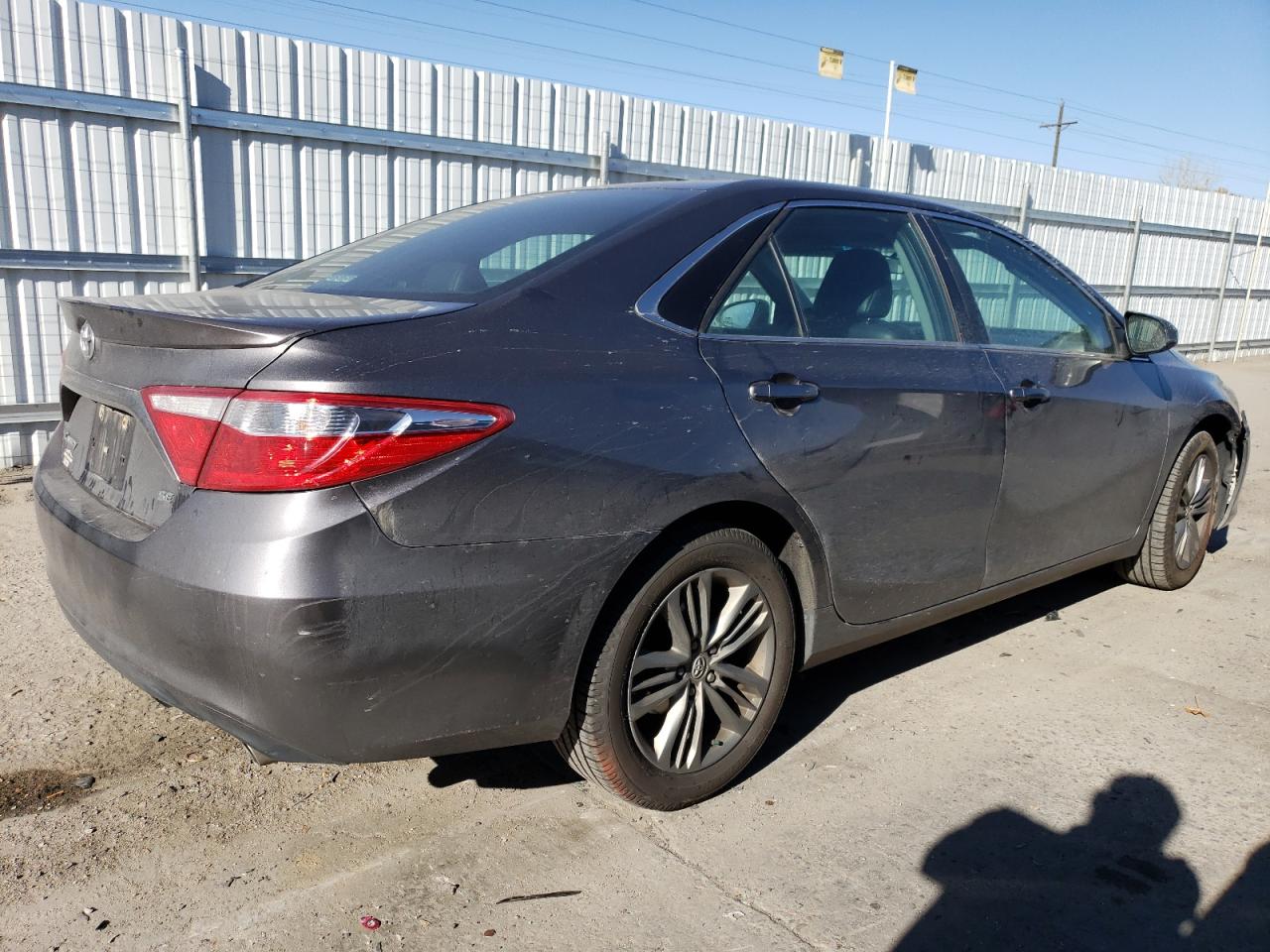2016 Toyota Camry VIN 4T1BF1FK7GU189038 Copart auction photo, side / front end damage thumbnail 3