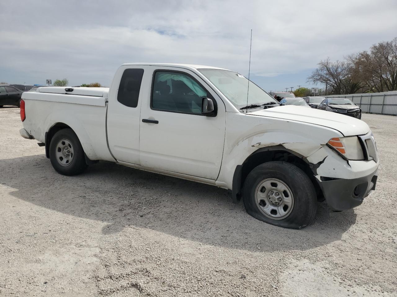 2017 Nissan Navara (Frontier) VIN 1N6BD0CT4HN739516 Copart auction photo, all over damage thumbnail 4