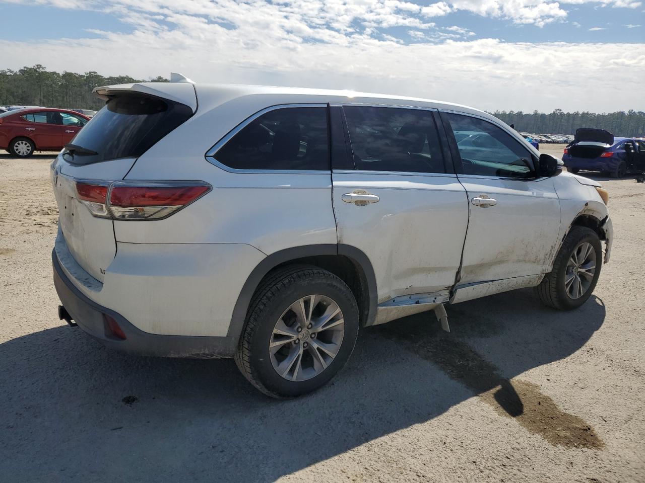 2015 Toyota Highlander VIN 5TDZKRFHXFS084787 Copart auction photo, all over damage thumbnail 3