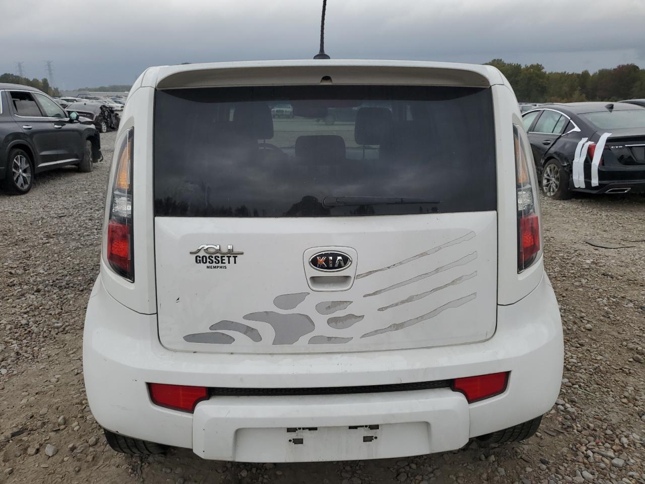 2011 KIA Soul VIN KNDJT2A29B7276615 Copart auction photo, vandalism damage thumbnail 6