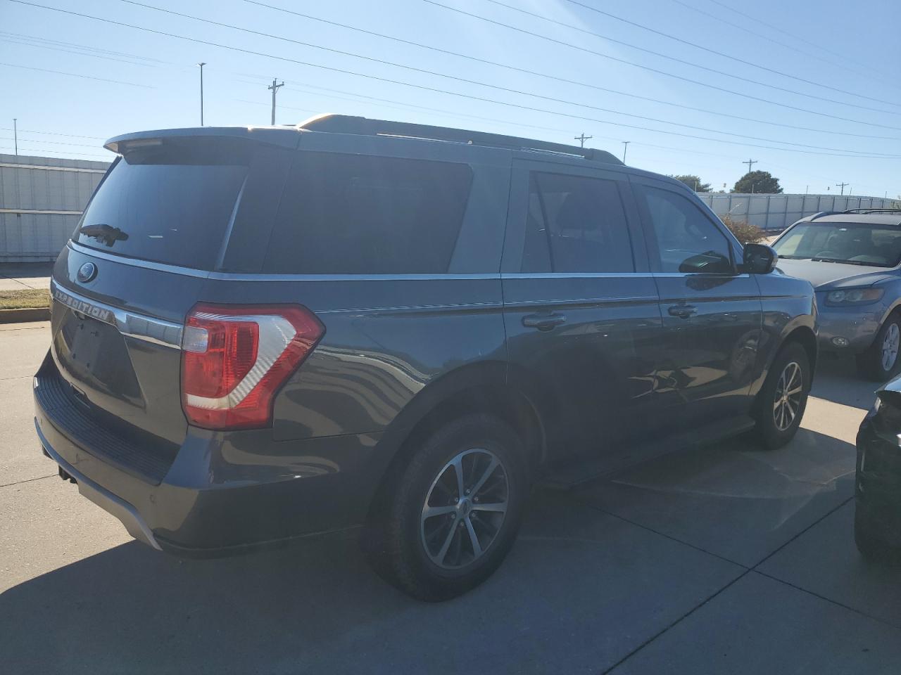 2018 Ford Expedition VIN 1FMJU1HT6JEA22162 Copart auction photo, hail damage thumbnail 3