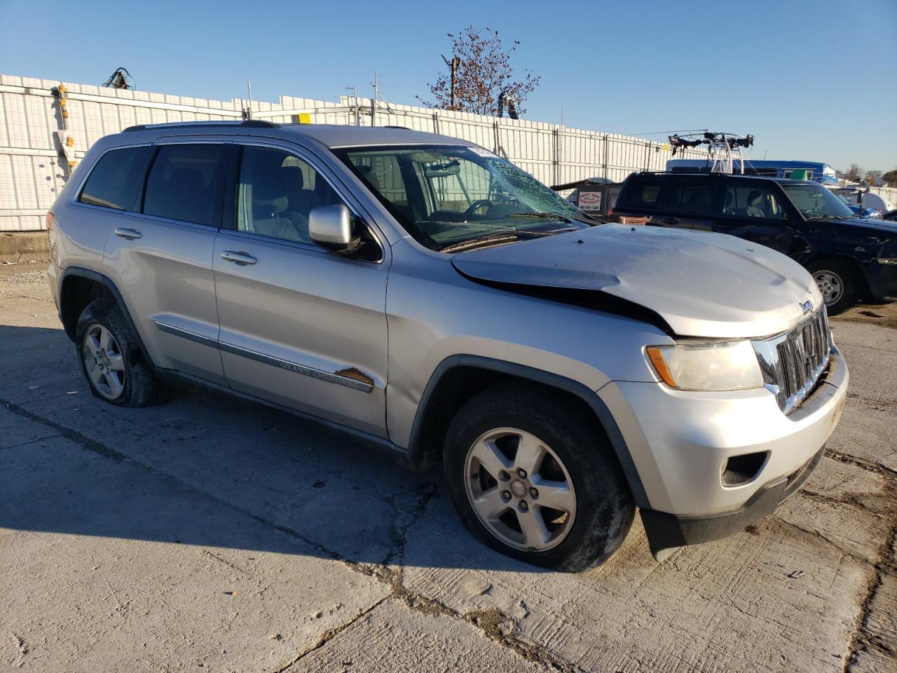 2011 Jeep Grand Cherokee VIN 1J4RR4GG3BC566673 Copart auction photo, front end / side damage thumbnail 4