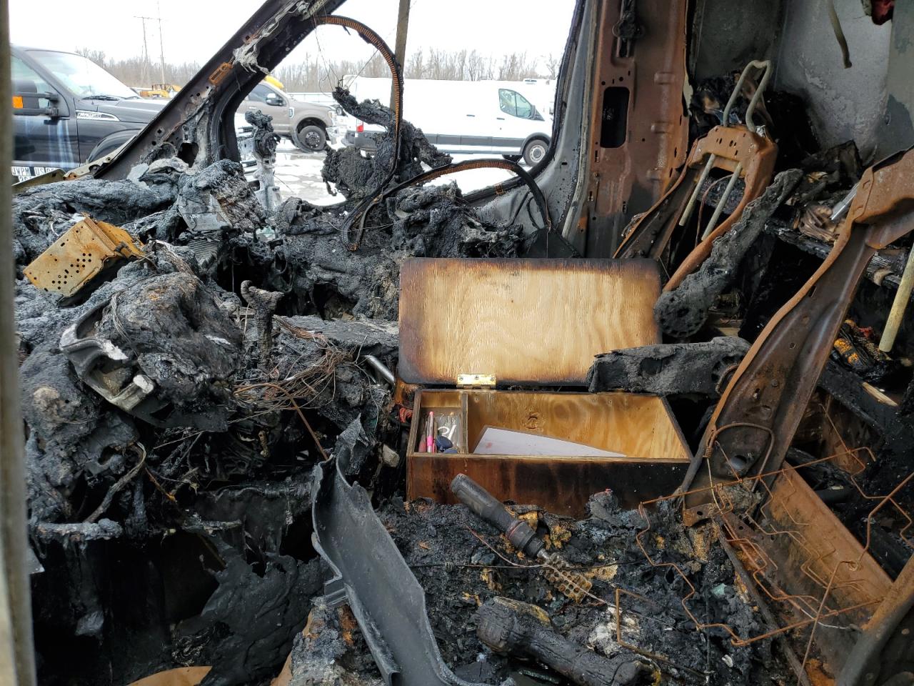 2022 Ford Transit VIN 1FDBF8P82NKA21683 Copart auction photo, burn damage thumbnail 7