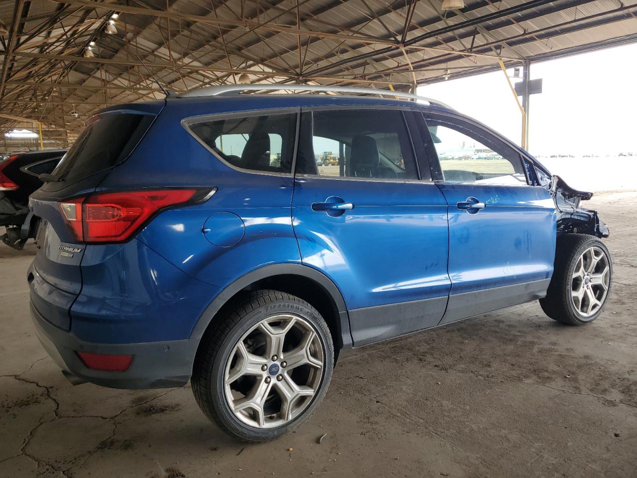 2019 Ford Escape VIN 1FMCU9J96KUB05443 Copart auction photo, front end / side damage thumbnail 3
