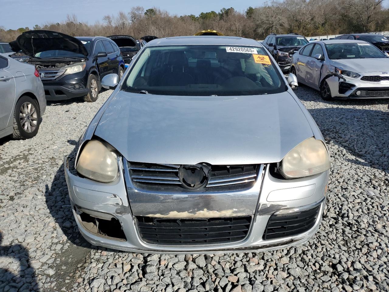 2009 Volkswagen Jetta VIN 3VWRL71K39M146486 Copart auction photo, side / side damage thumbnail 5