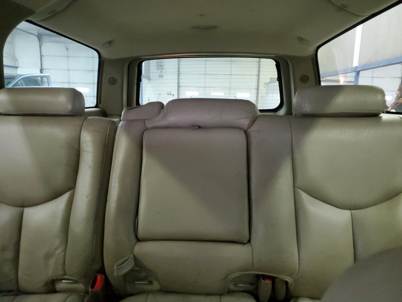 2004 Chevrolet Suburban VIN 3GNFK16ZX4G119022 Copart auction photo, front end damage thumbnail 10