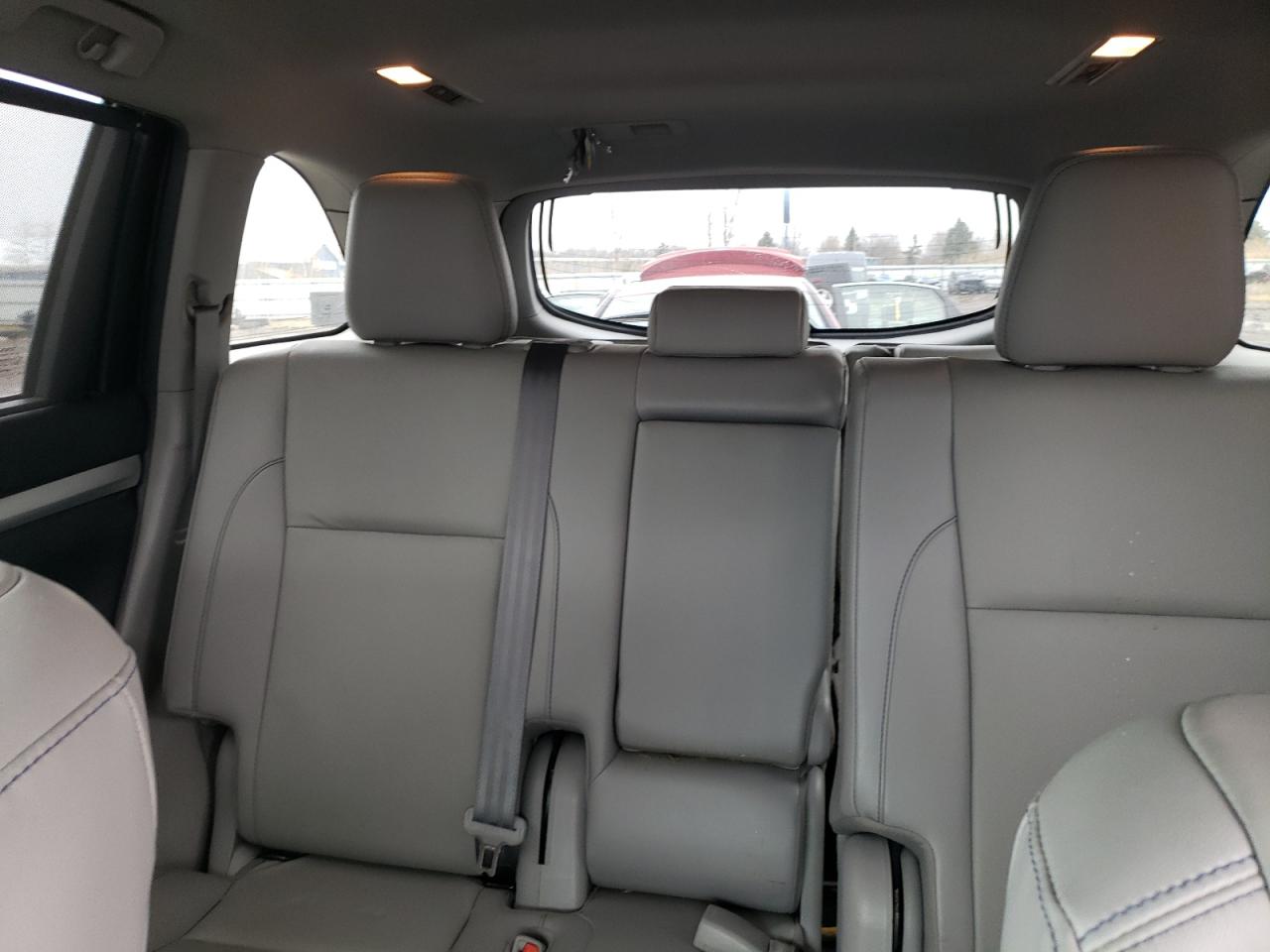 2019 Toyota Highlander VIN 5TDJZRFH3KS583109 Copart auction photo, undercarriage damage thumbnail 10