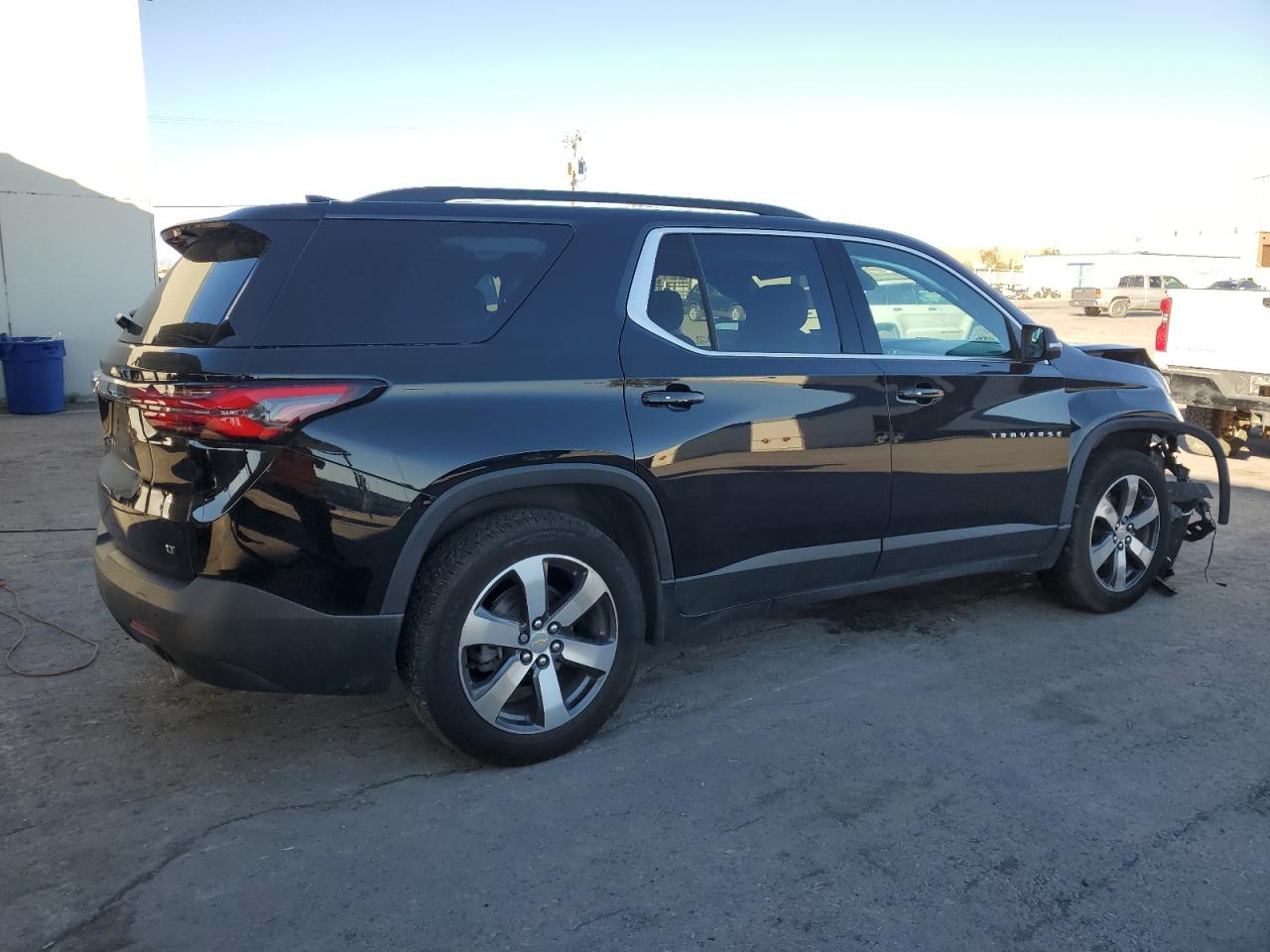 2022 Chevrolet Traverse VIN 1GNERHKW6NJ121880 Copart auction photo, front end / minor dent/scratches damage thumbnail 3