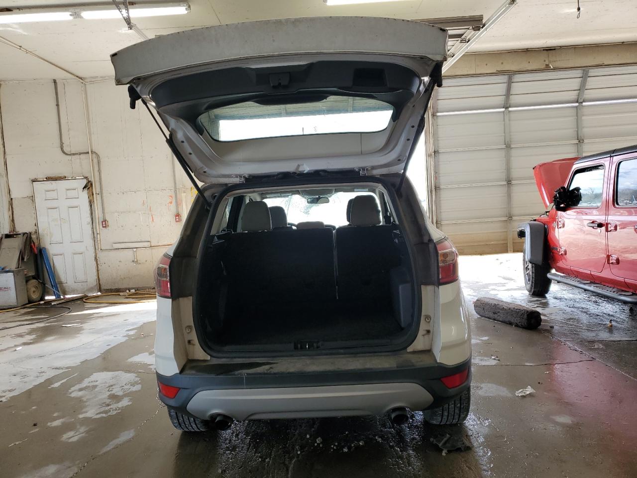 2018 Ford Escape VIN 1FMCU9GD8JUB26952 Copart auction photo, top/roof / minor dent/scratches damage thumbnail 6